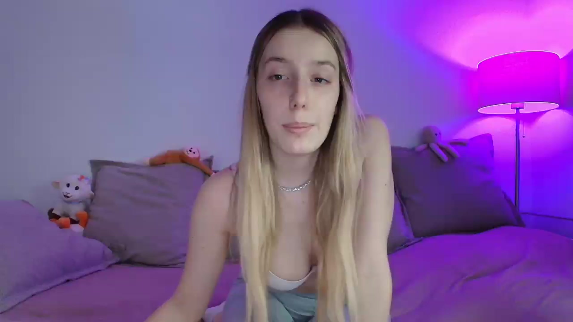 Gallery image thumbnail from Elenaxkiss's myfreecams stream on, 05/07/2026, 10:33 image 17 of 20