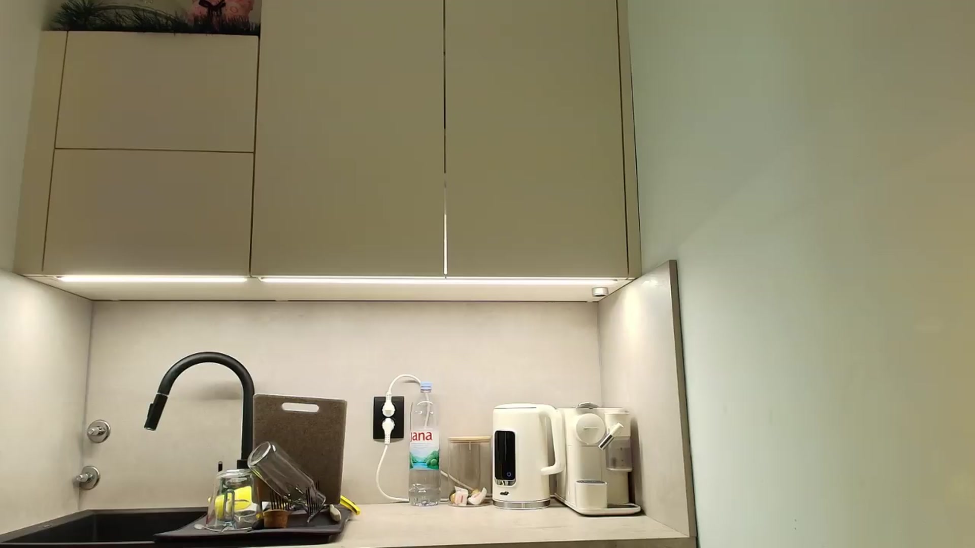 Gallery image thumbnail from Elenaxkiss's myfreecams stream on, 05/08/2026, 10:52 image 15 of 20