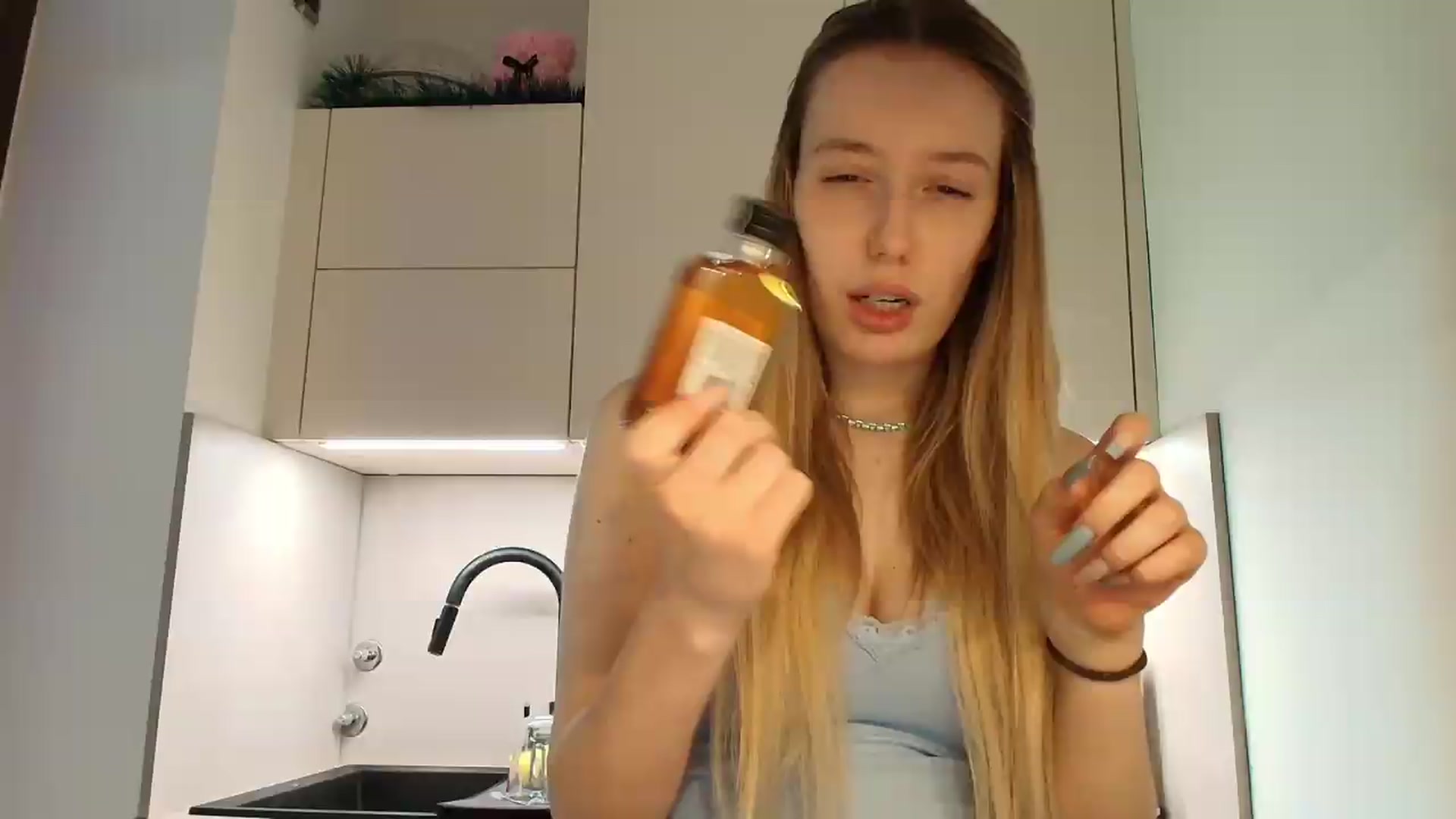 Gallery image thumbnail from Elenaxkiss's myfreecams stream on, 05/08/2026, 10:52 image 1 of 20