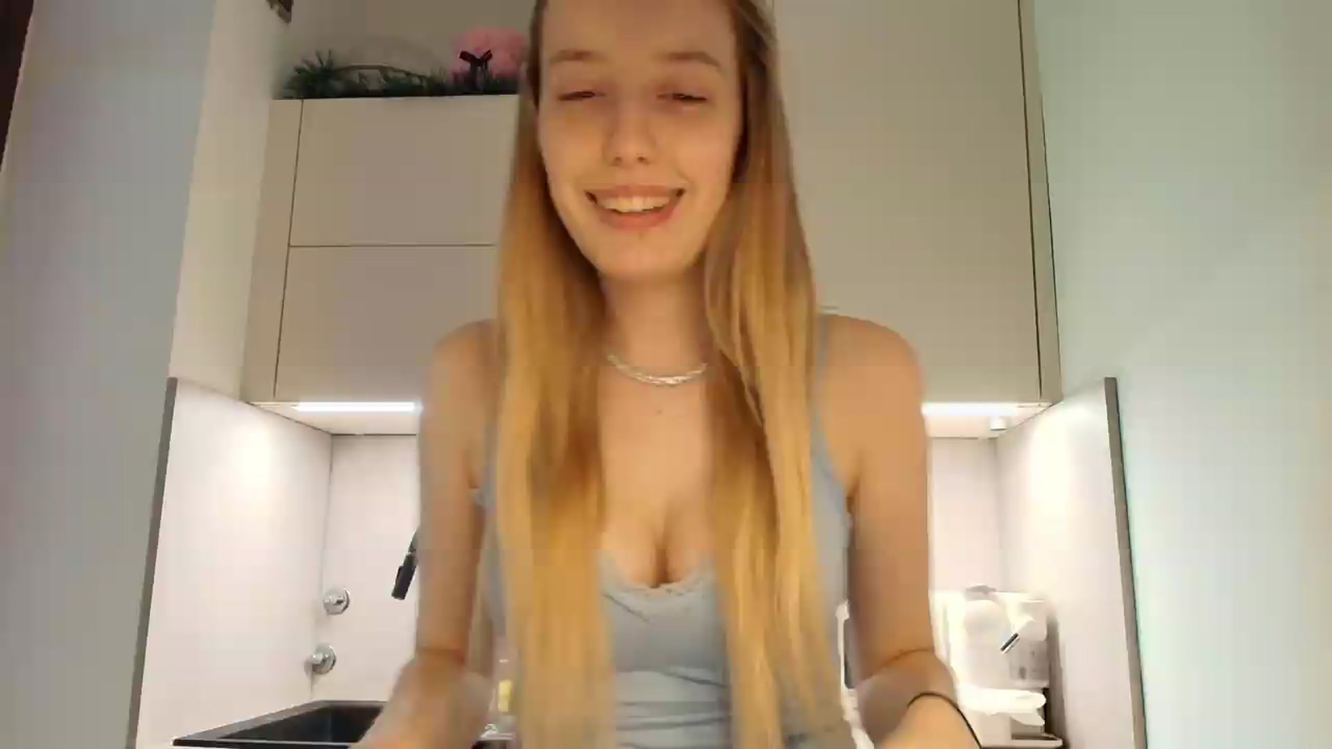 Gallery image thumbnail from Elenaxkiss's myfreecams stream on, 05/08/2026, 10:52 image 2 of 20