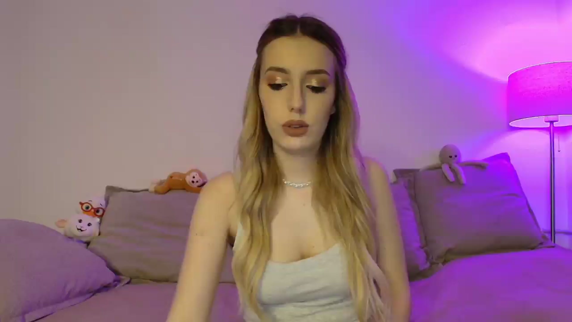 Gallery image thumbnail from Elenaxkiss's myfreecams stream on, 05/09/2026, 18:56 image 19 of 20
