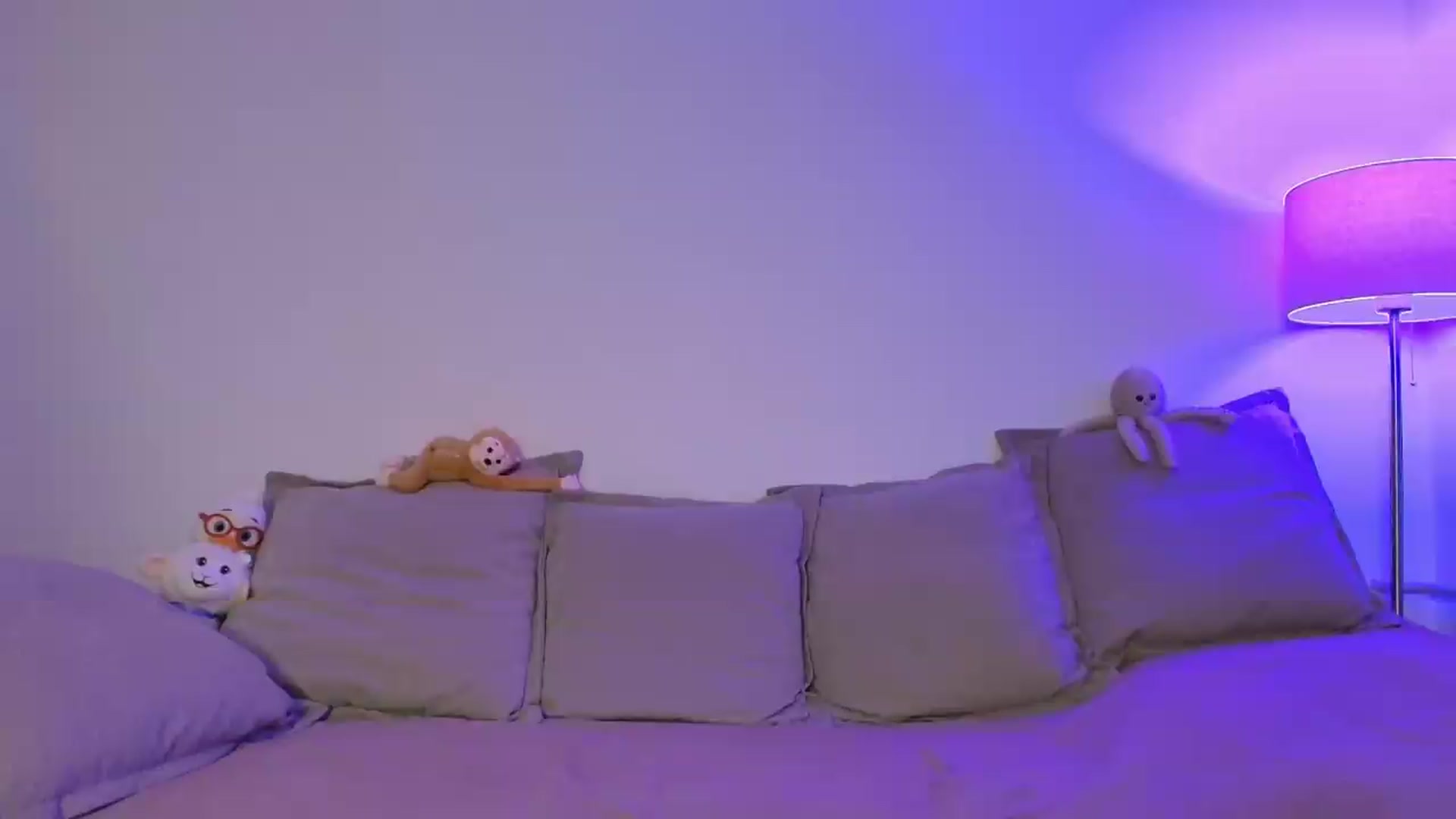 Gallery image thumbnail from Elenaxkiss's myfreecams stream on, 05/09/2026, 18:56 image 12 of 20