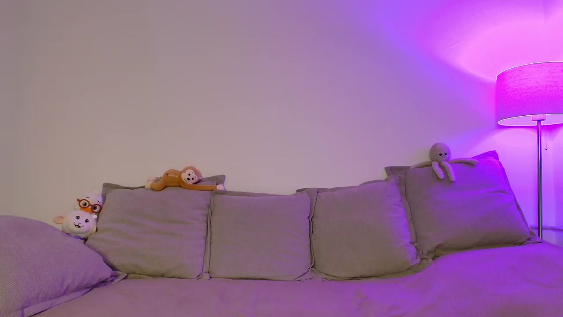 Gallery image thumbnail from Elenaxkiss's myfreecams stream on, 05/09/2026, 18:56 image 14 of 20