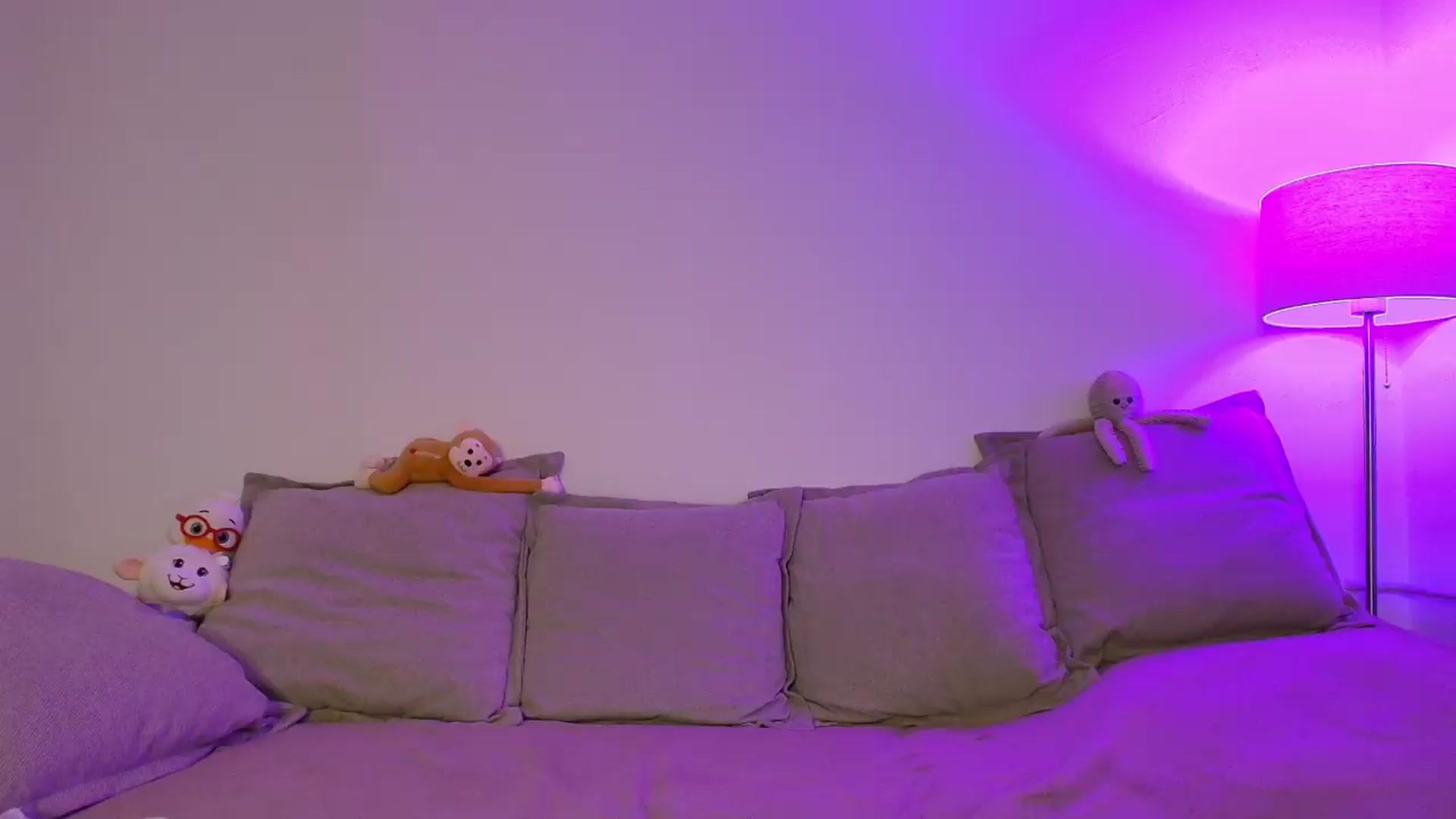 Gallery image thumbnail from Elenaxkiss's myfreecams stream on, 05/09/2026, 21:11 image 7 of 20