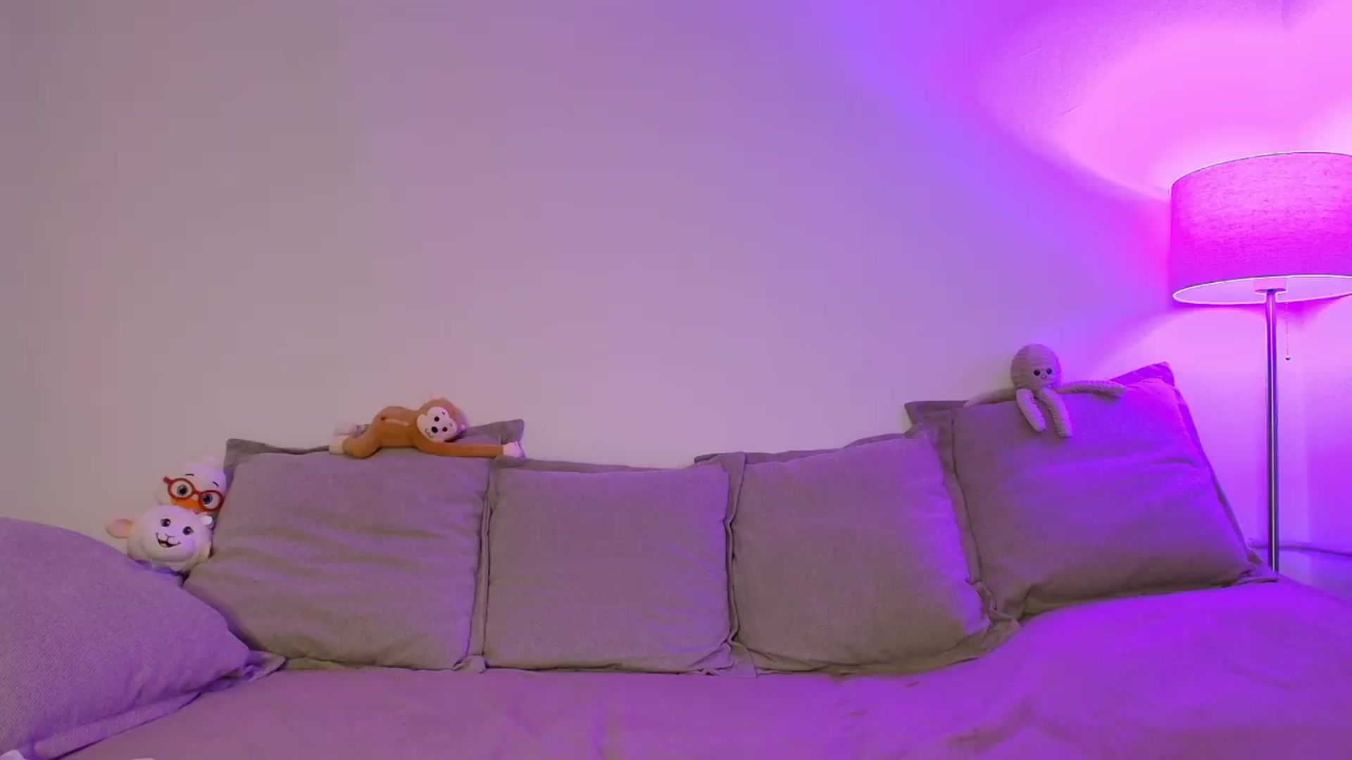 Gallery image thumbnail from Elenaxkiss's myfreecams stream on, 05/09/2026, 21:11 image 9 of 20