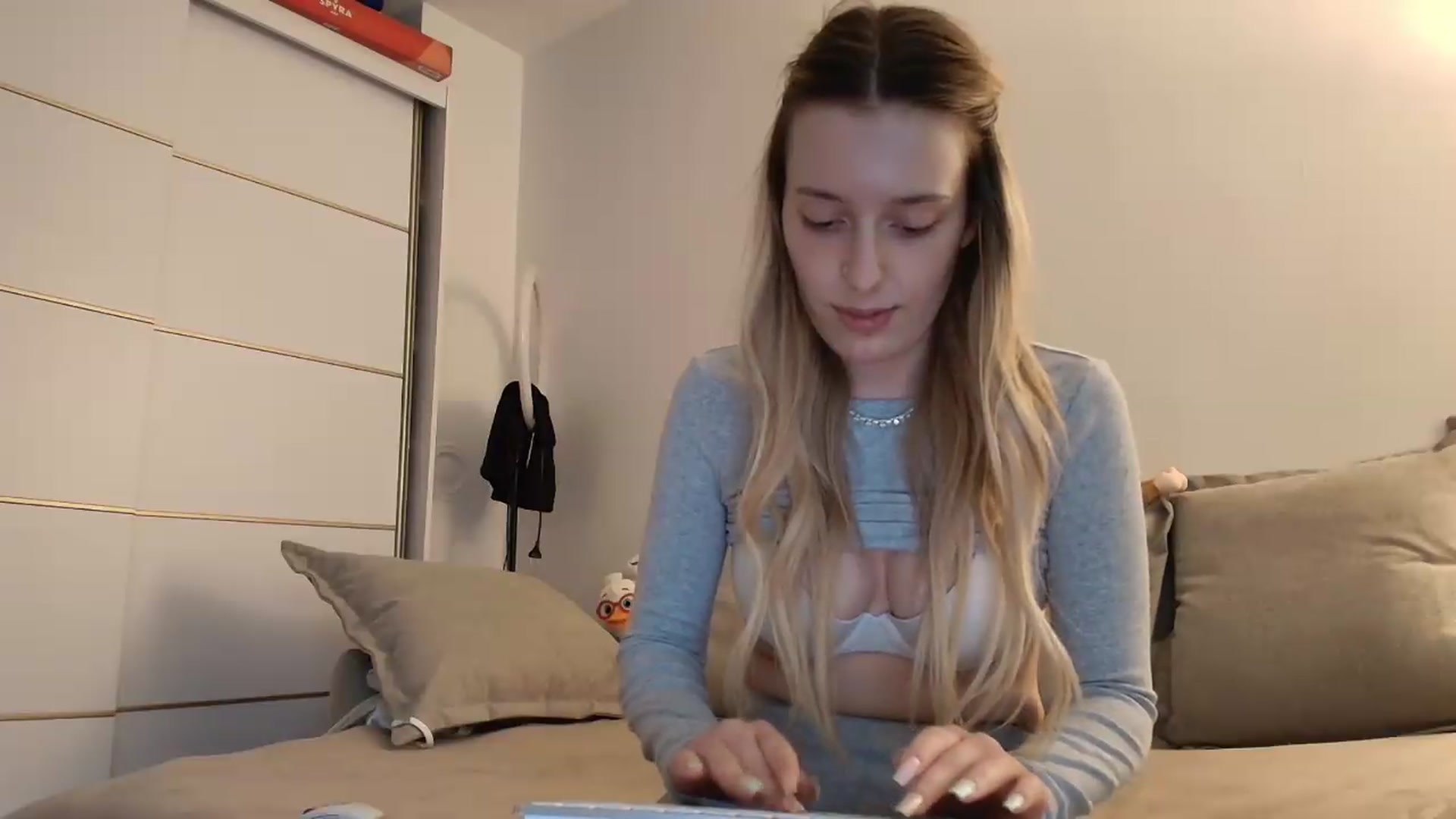 Gallery image thumbnail from Elenaxkiss's myfreecams stream on, 05/12/2026, 12:09 image 10 of 20