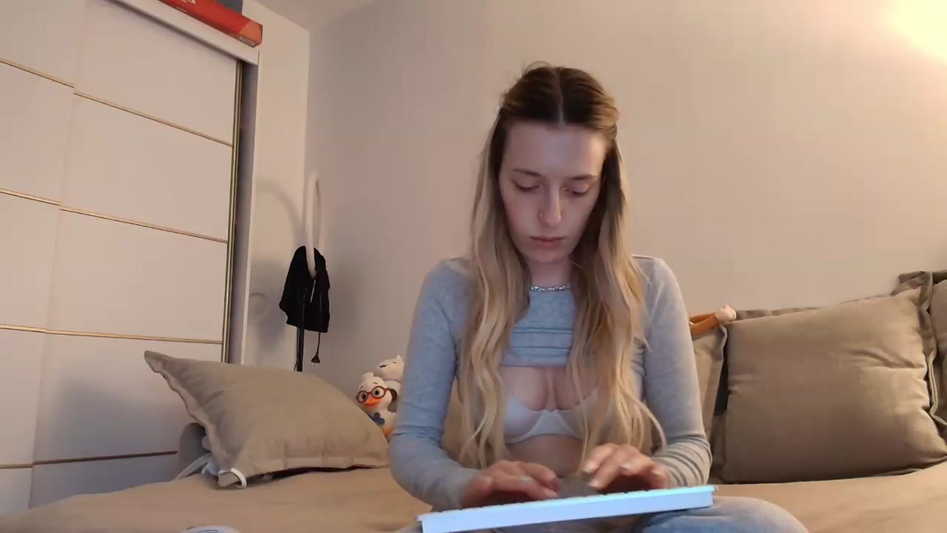 Gallery image thumbnail from Elenaxkiss's myfreecams stream on, 05/12/2026, 12:09 image 5 of 20