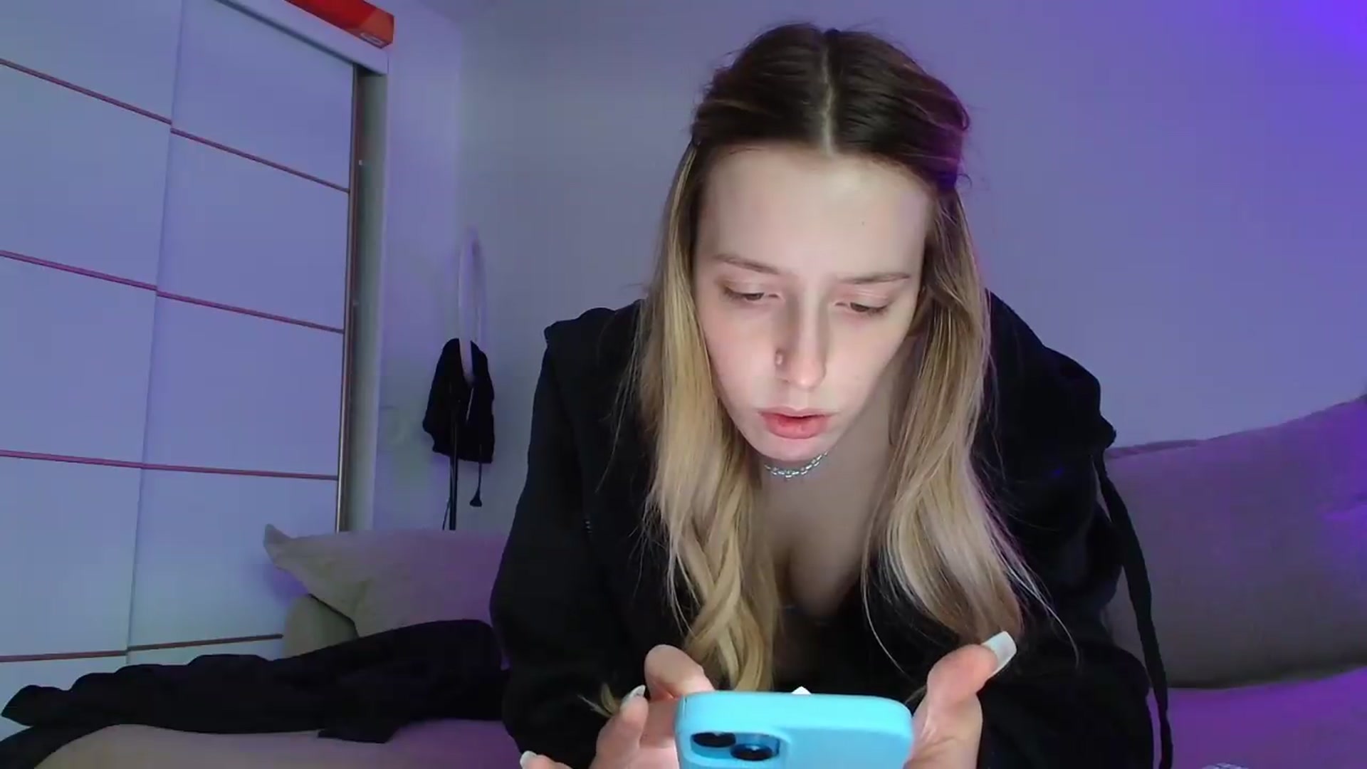 Gallery image thumbnail from Elenaxkiss's myfreecams stream on, 05/13/2026, 11:18 image 13 of 20