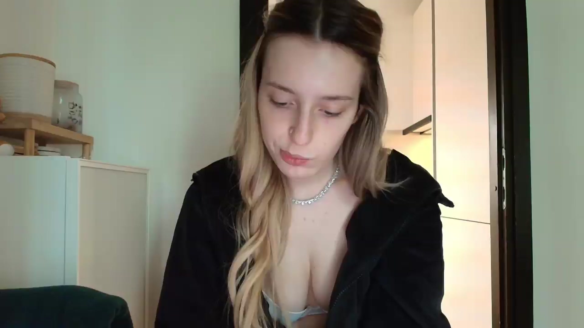 Gallery image thumbnail from Elenaxkiss's myfreecams stream on, 05/13/2026, 11:18 image 9 of 20
