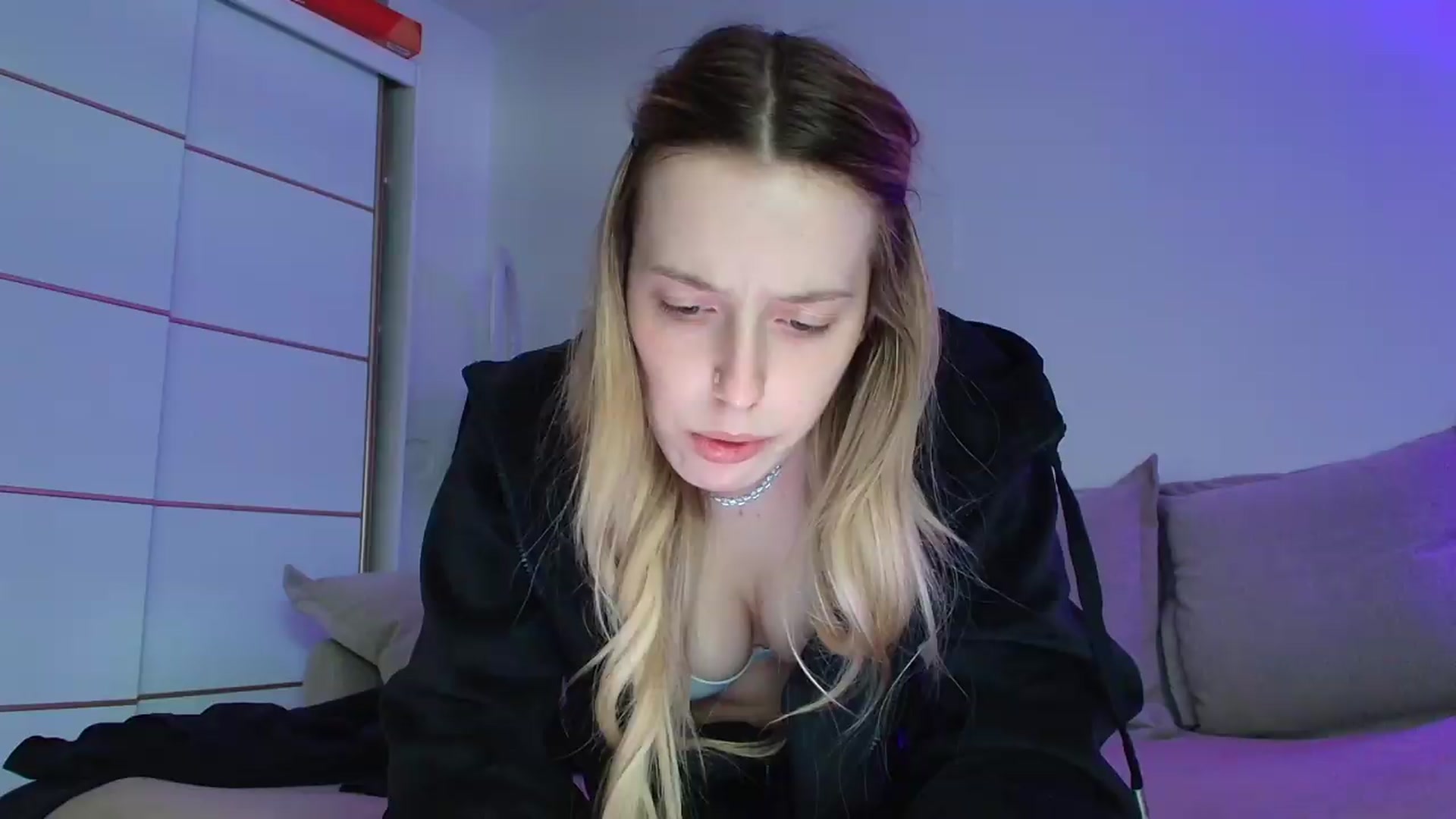 Gallery image thumbnail from Elenaxkiss's myfreecams stream on, 05/13/2026, 11:18 image 12 of 20