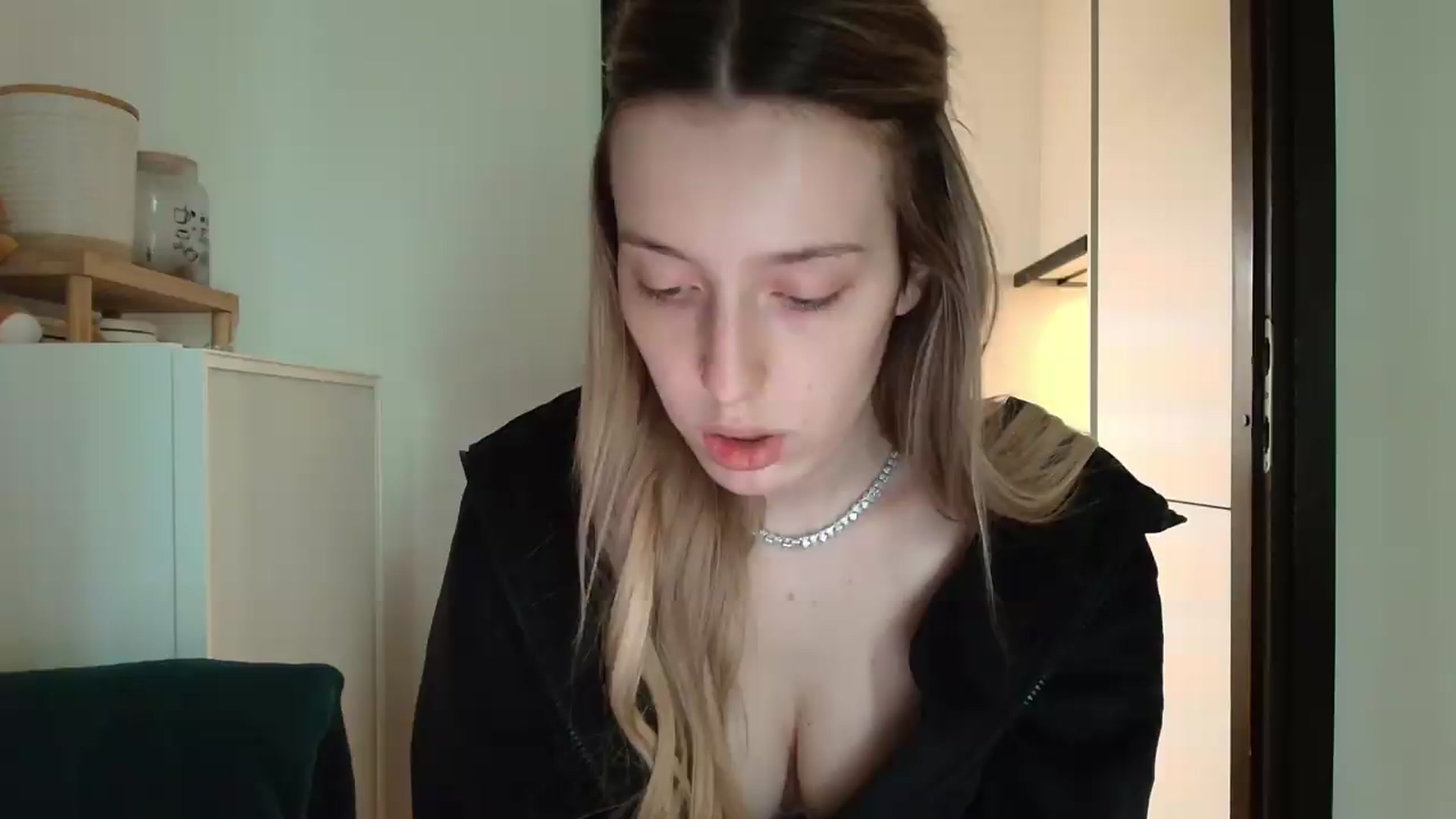 Gallery image thumbnail from Elenaxkiss's myfreecams stream on, 05/13/2026, 11:18 image 3 of 20