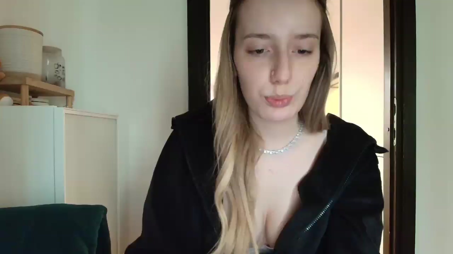Gallery image thumbnail from Elenaxkiss's myfreecams stream on, 05/13/2026, 11:18 image 4 of 20