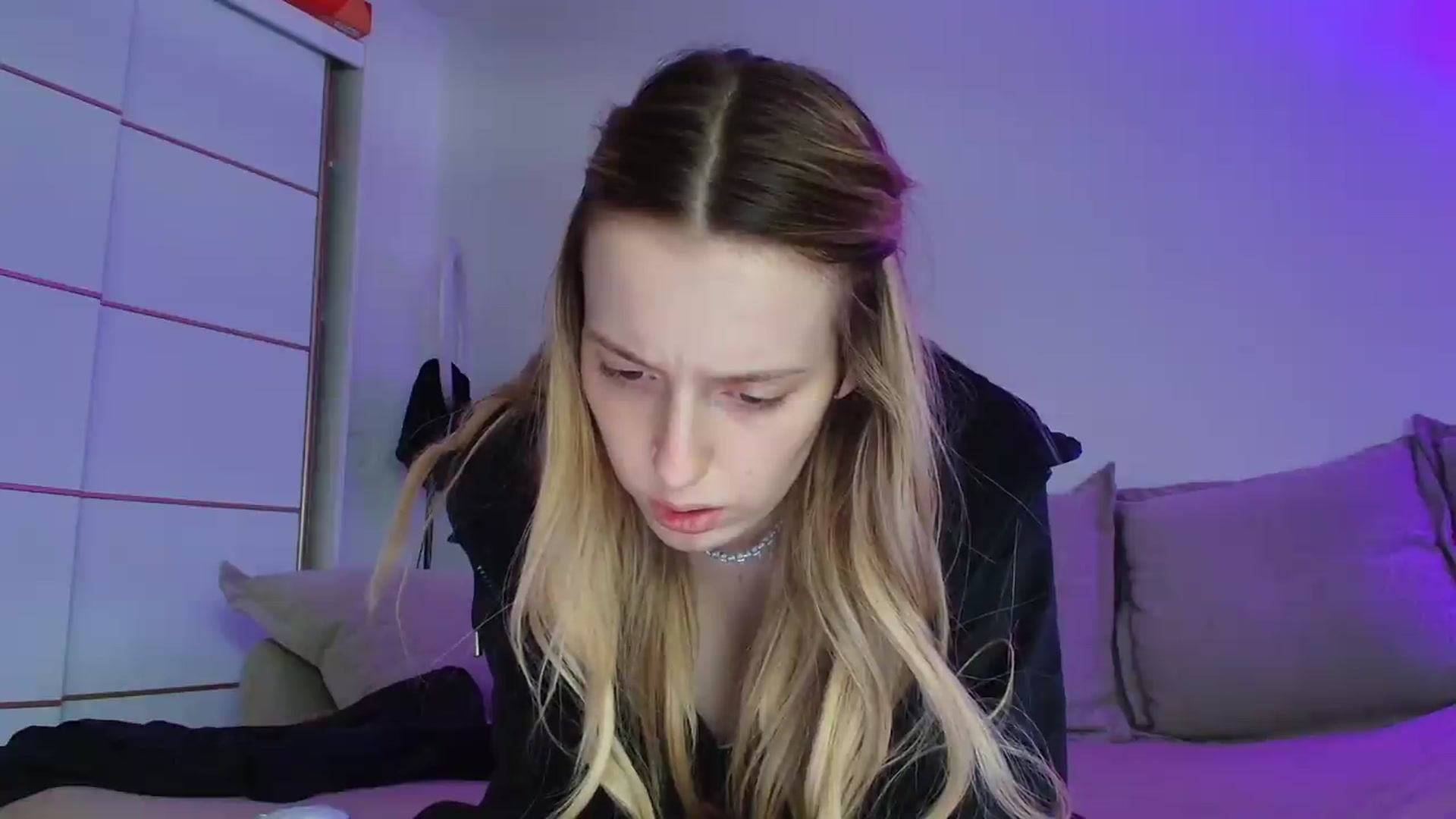 Gallery image thumbnail from Elenaxkiss's myfreecams stream on, 05/13/2026, 11:18 image 18 of 20