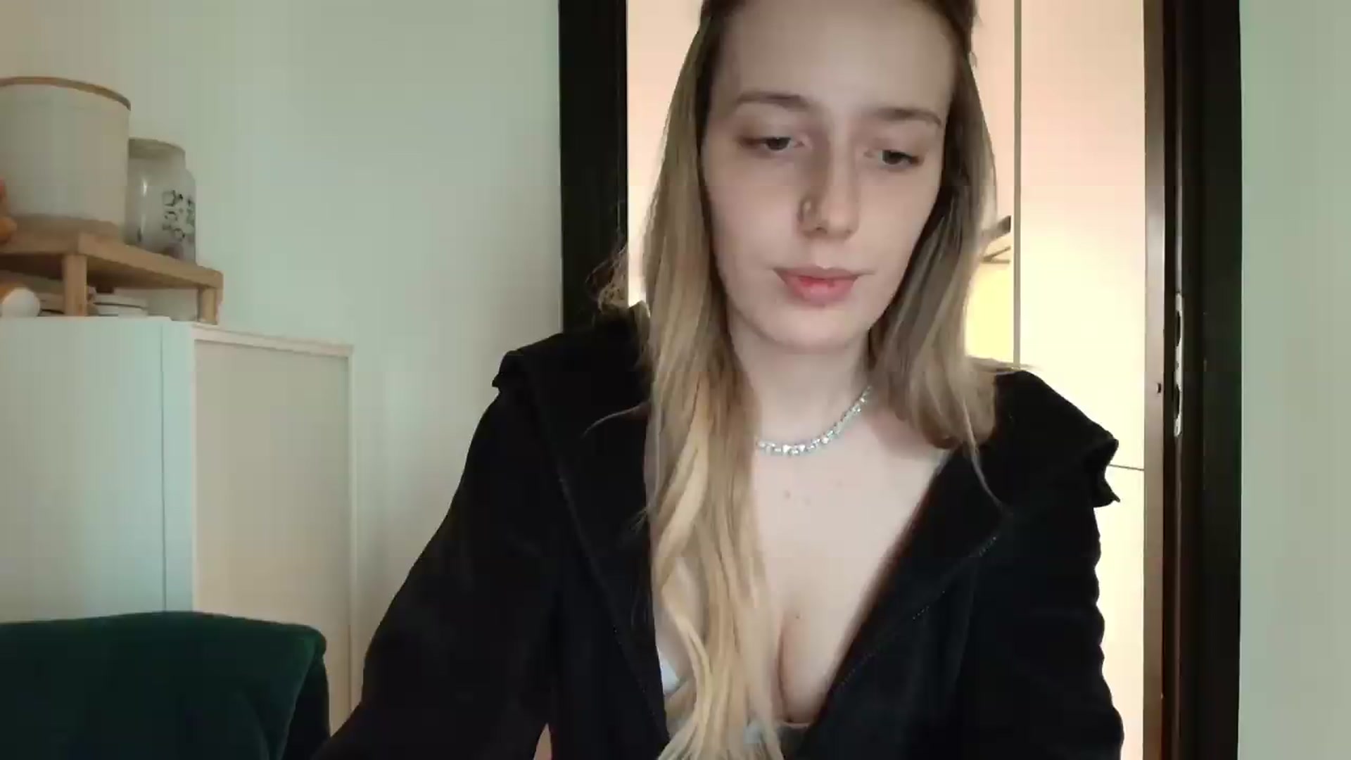 Gallery image thumbnail from Elenaxkiss's myfreecams stream on, 05/13/2026, 11:18 image 6 of 20