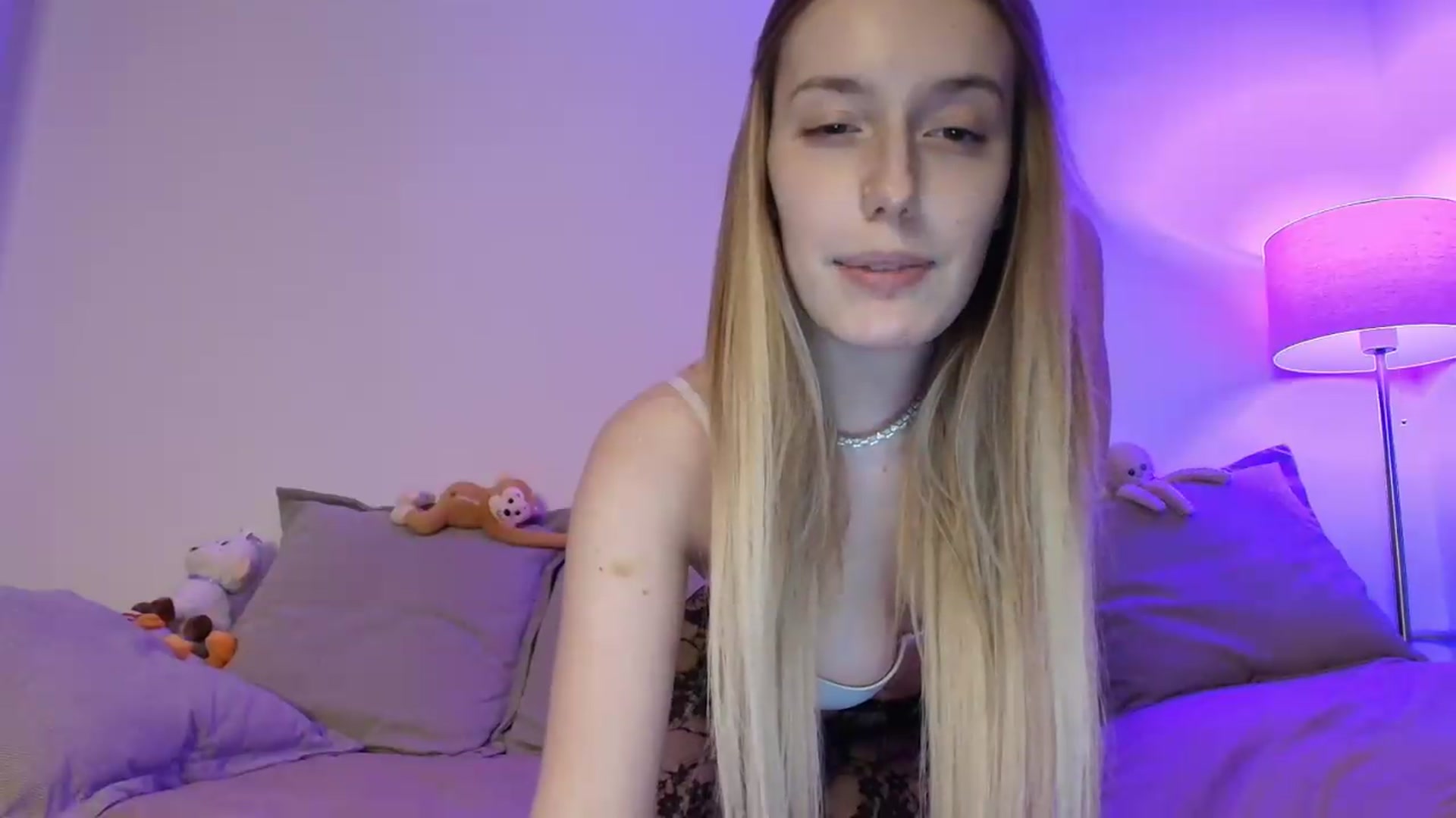 Gallery image thumbnail from Elenaxkiss's myfreecams stream on, 05/13/2026, 19:59 image 18 of 20