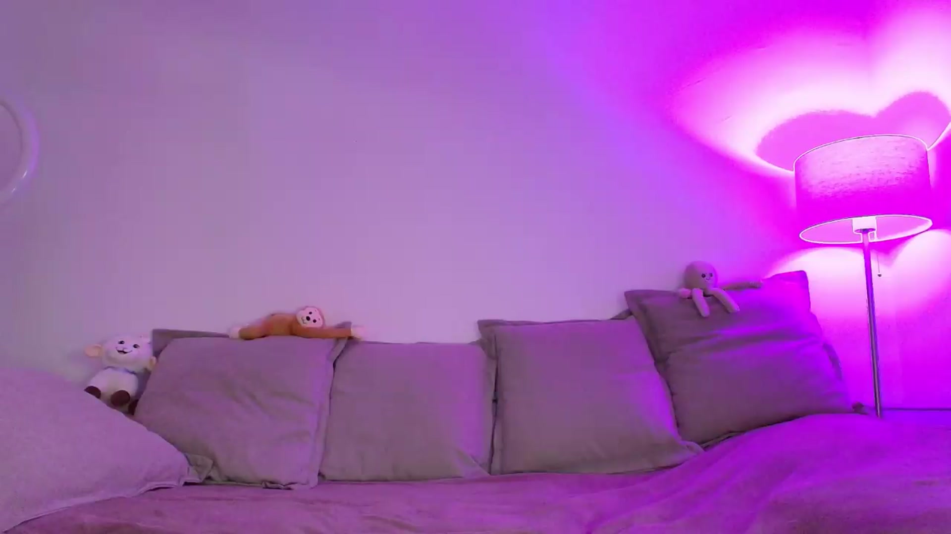 Gallery image thumbnail from Elenaxkiss's myfreecams stream on, 05/14/2026, 10:34 image 16 of 20