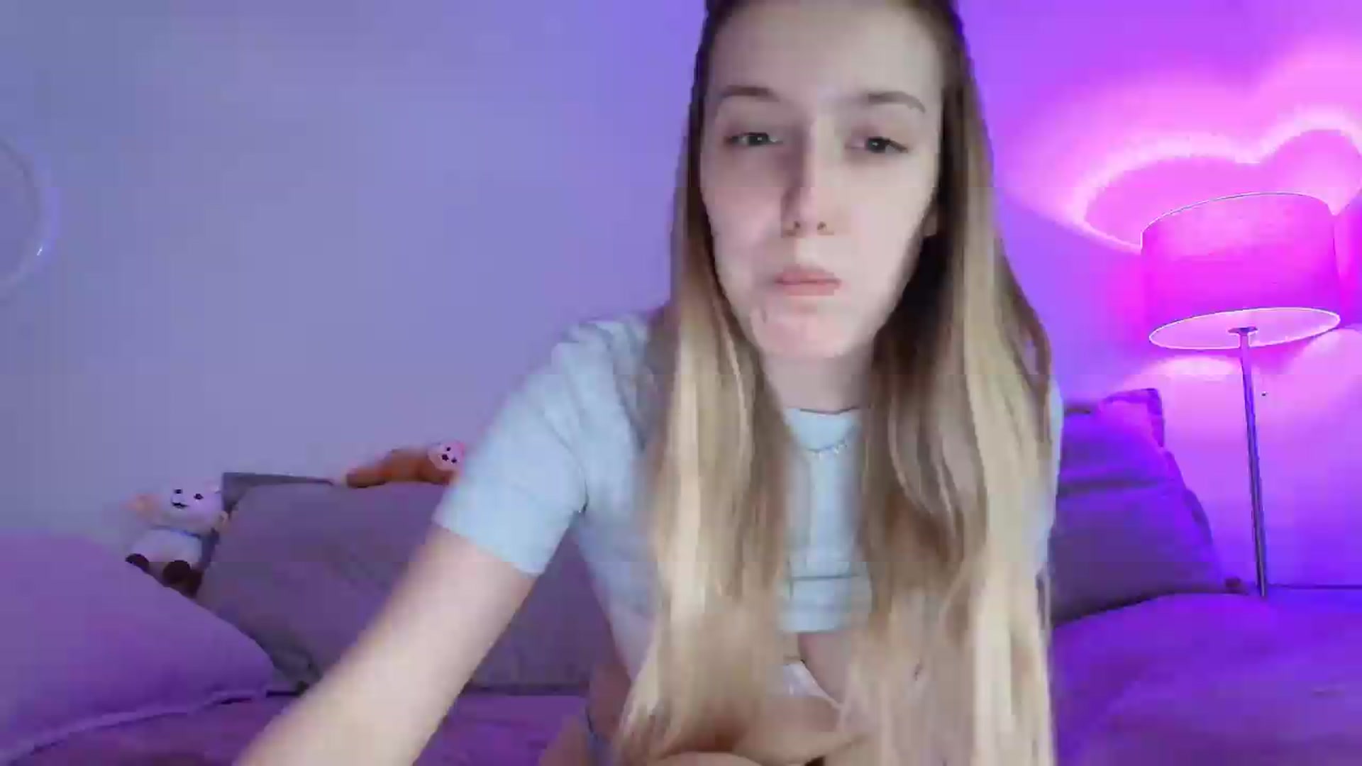 Gallery image thumbnail from Elenaxkiss's myfreecams stream on, 05/14/2026, 10:34 image 14 of 20
