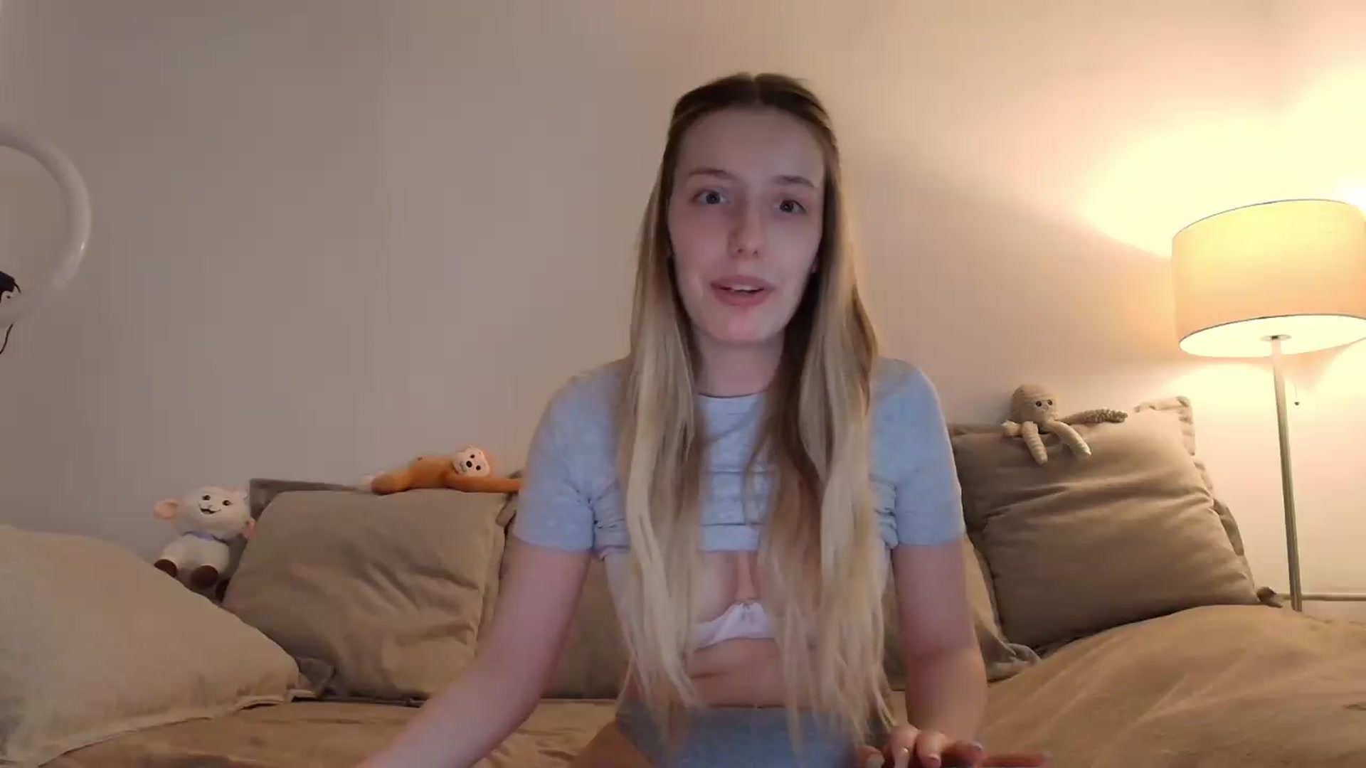 Gallery image thumbnail from Elenaxkiss's myfreecams stream on, 05/14/2026, 10:34 image 17 of 20