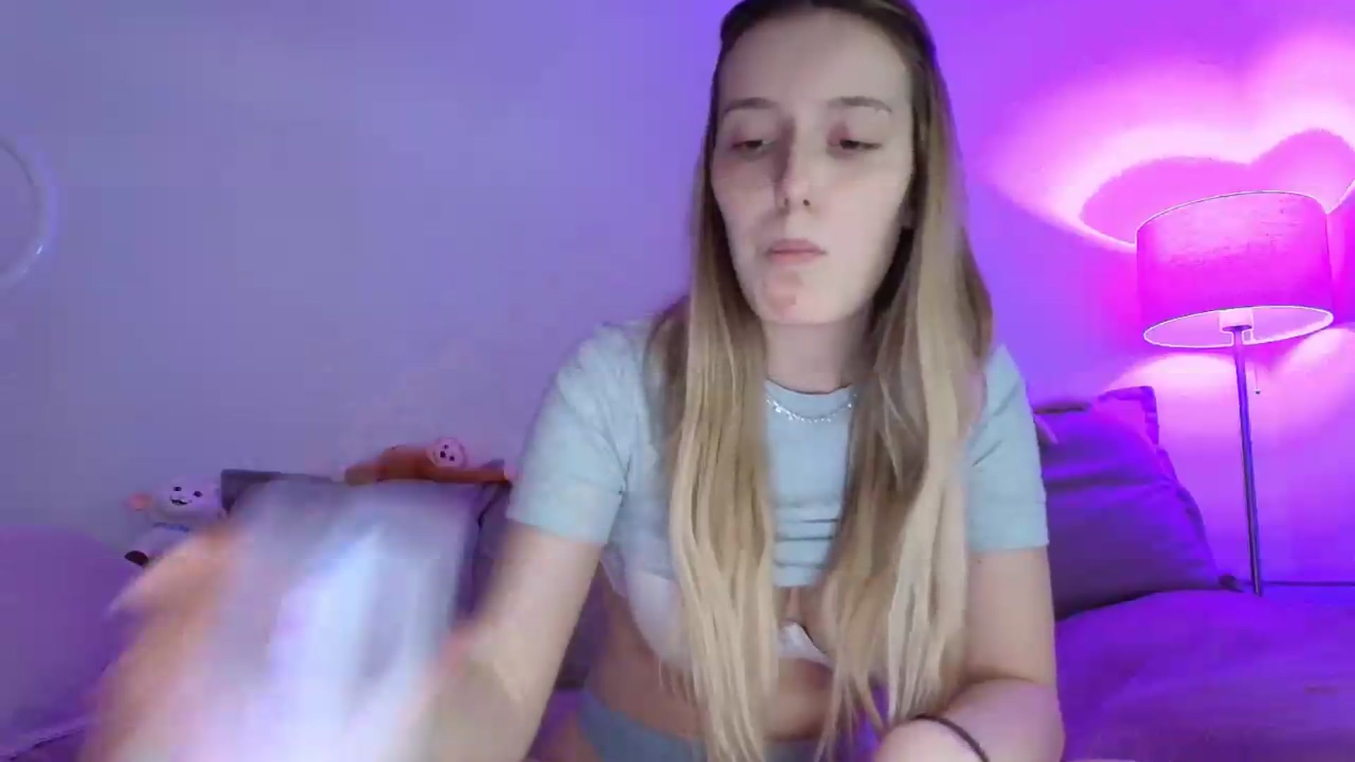 Gallery image thumbnail from Elenaxkiss's myfreecams stream on, 05/14/2026, 10:34 image 15 of 20