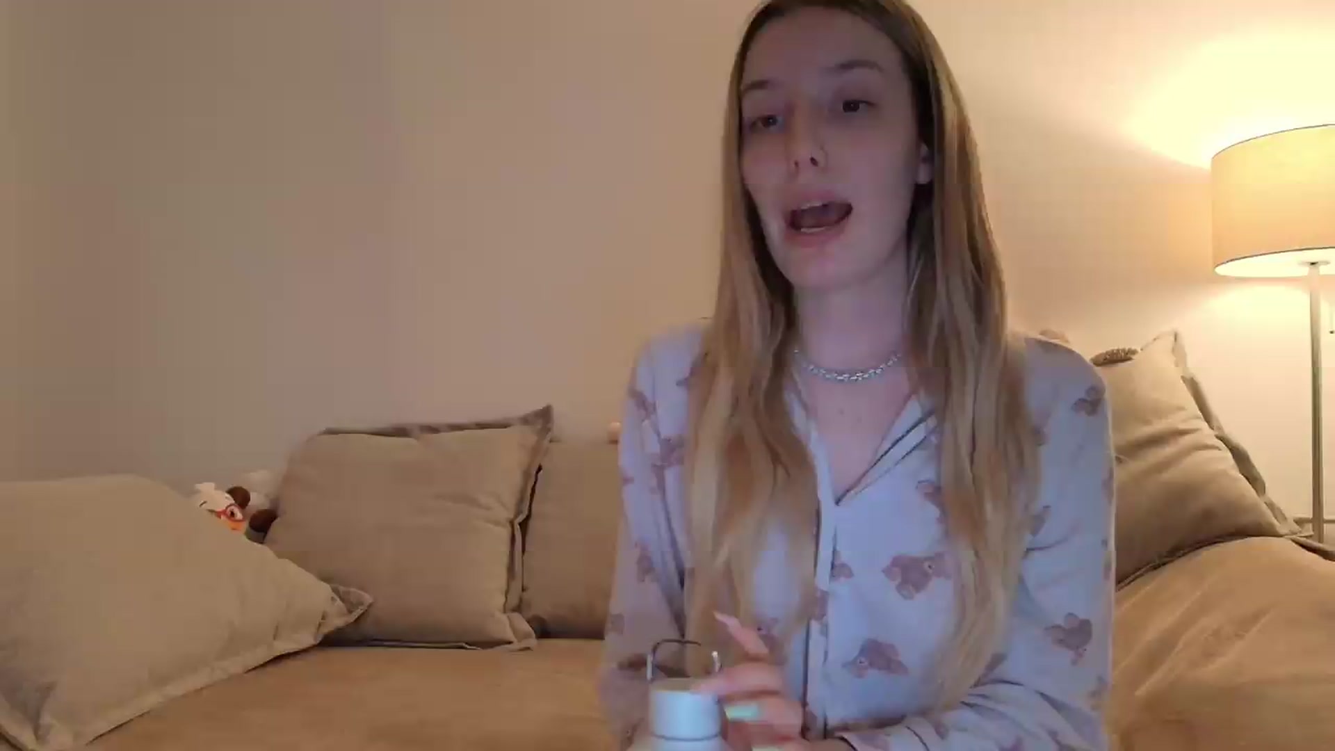 Gallery image thumbnail from Elenaxkiss's myfreecams stream on, 05/15/2026, 11:25 image 2 of 20