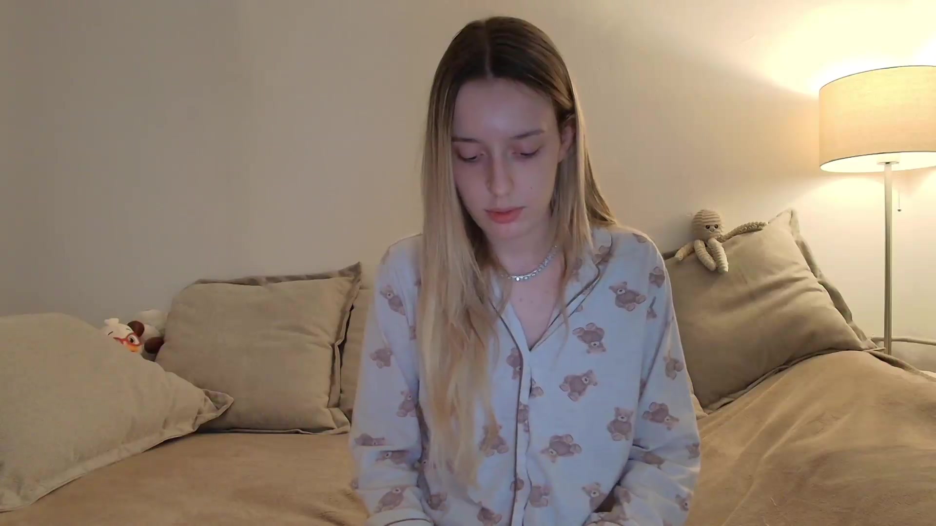 Gallery image thumbnail from Elenaxkiss's myfreecams stream on, 05/15/2026, 11:25 image 15 of 20