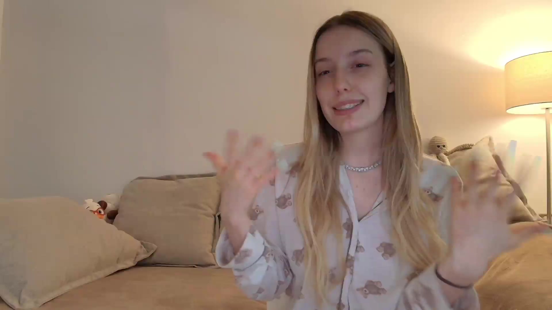 Gallery image thumbnail from Elenaxkiss's myfreecams stream on, 05/15/2026, 11:25 image 8 of 20