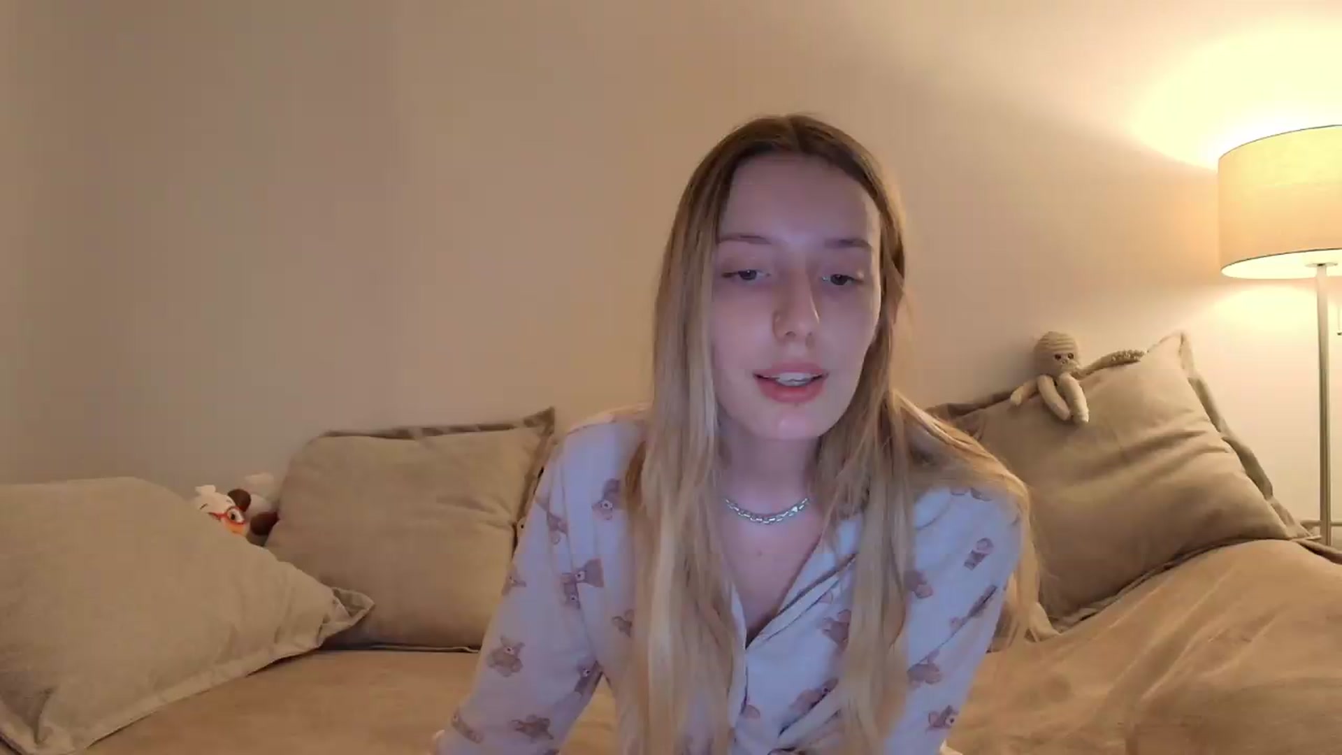 Gallery image thumbnail from Elenaxkiss's myfreecams stream on, 05/15/2026, 11:25 image 1 of 20