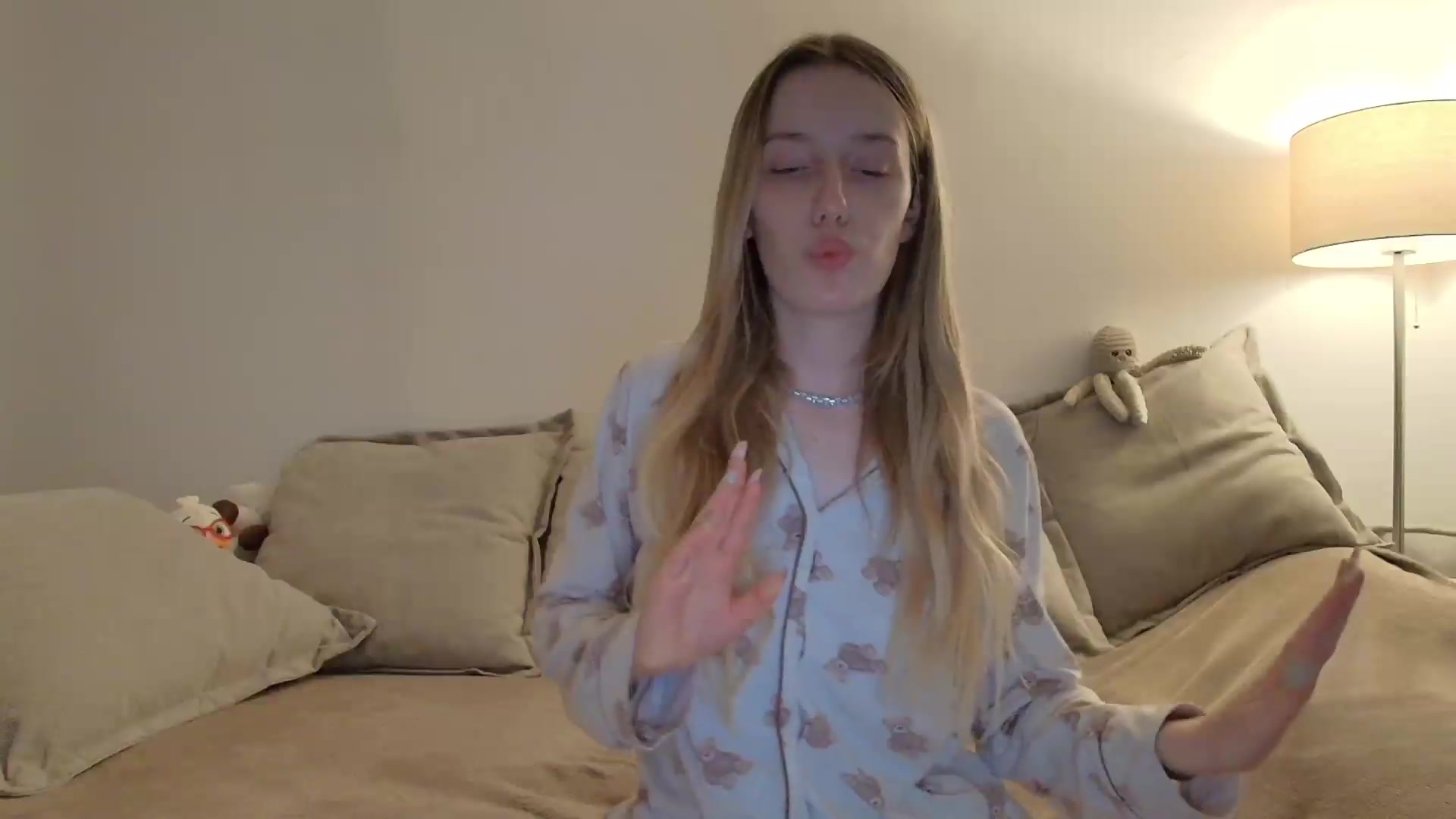 Gallery image thumbnail from Elenaxkiss's myfreecams stream on, 05/15/2026, 11:25 image 19 of 20
