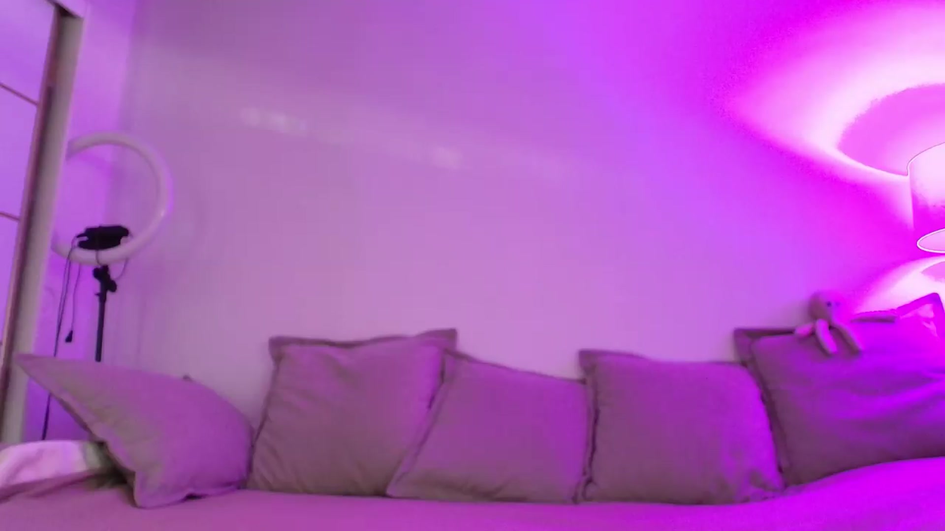 Gallery image thumbnail from Elenaxkiss's myfreecams stream on, 05/18/2026, 10:57 image 10 of 20