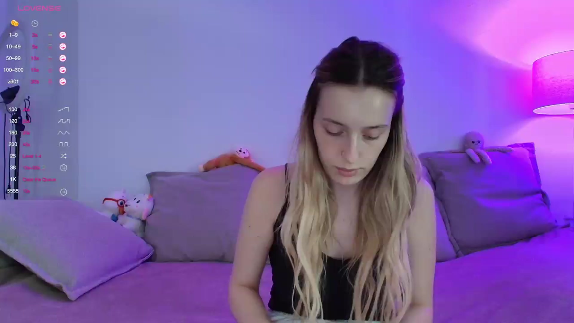 Gallery image thumbnail from Elenaxkiss's myfreecams stream on, 05/19/2026, 11:17 image 1 of 20