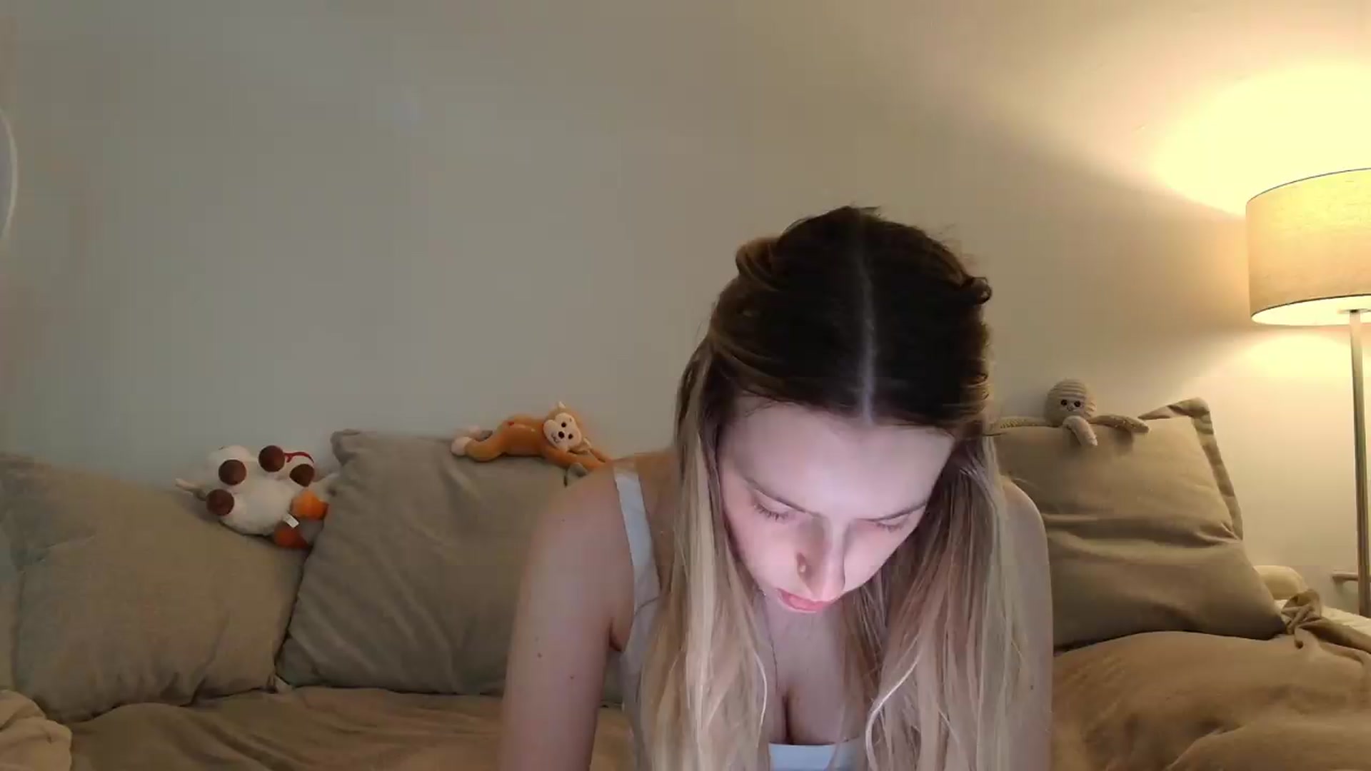 Gallery image thumbnail from Elenaxkiss's myfreecams stream on, 05/20/2026, 10:18 image 2 of 20