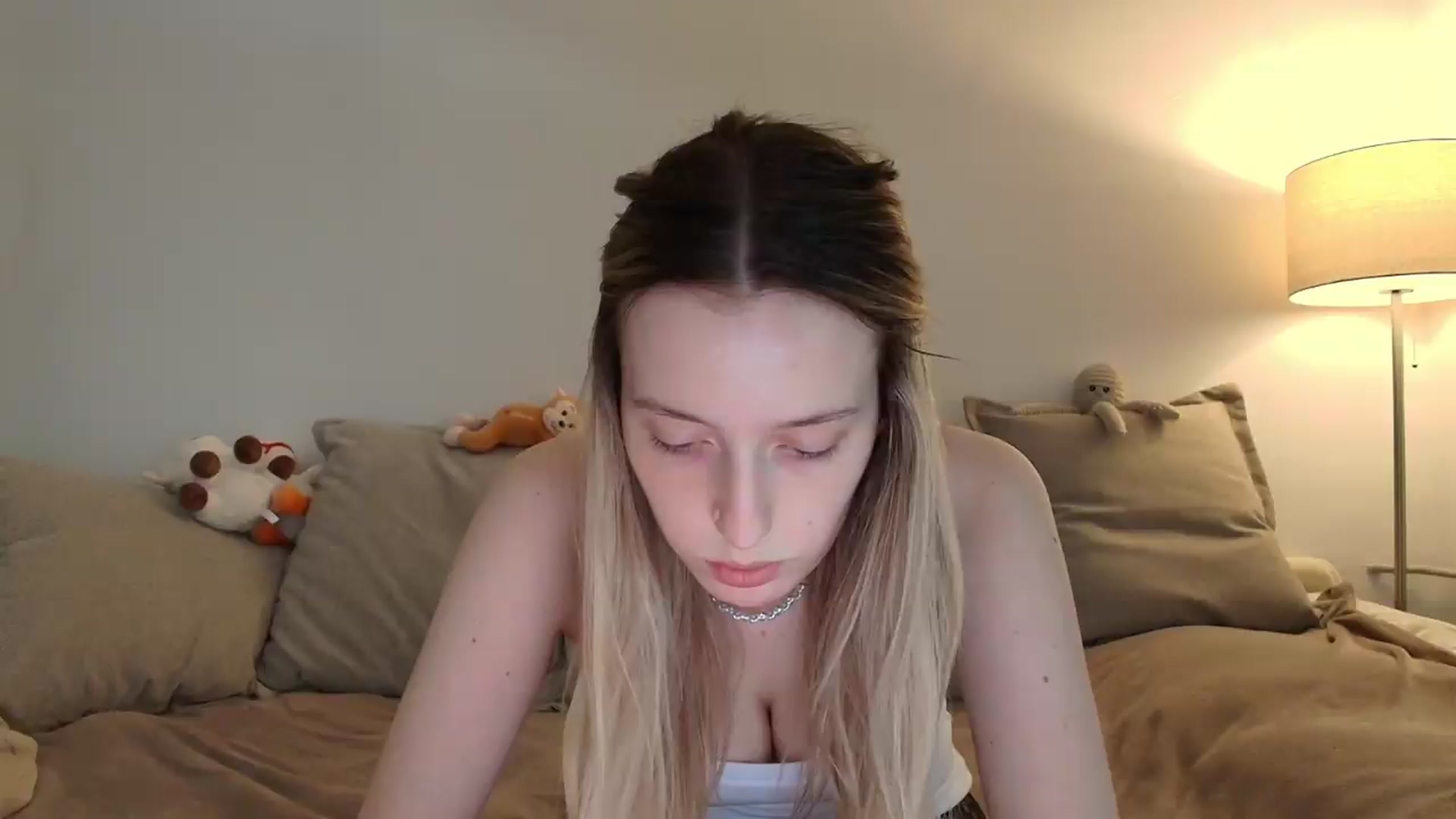 Gallery image thumbnail from Elenaxkiss's myfreecams stream on, 05/20/2026, 10:18 image 10 of 20