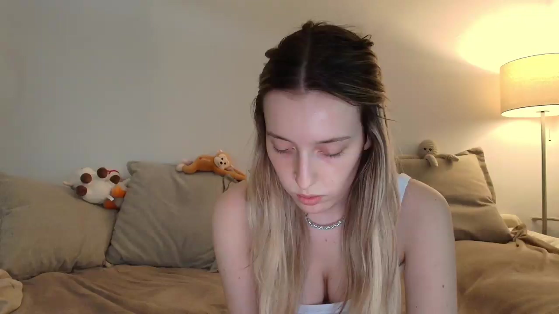 Gallery image thumbnail from Elenaxkiss's myfreecams stream on, 05/20/2026, 10:18 image 16 of 20