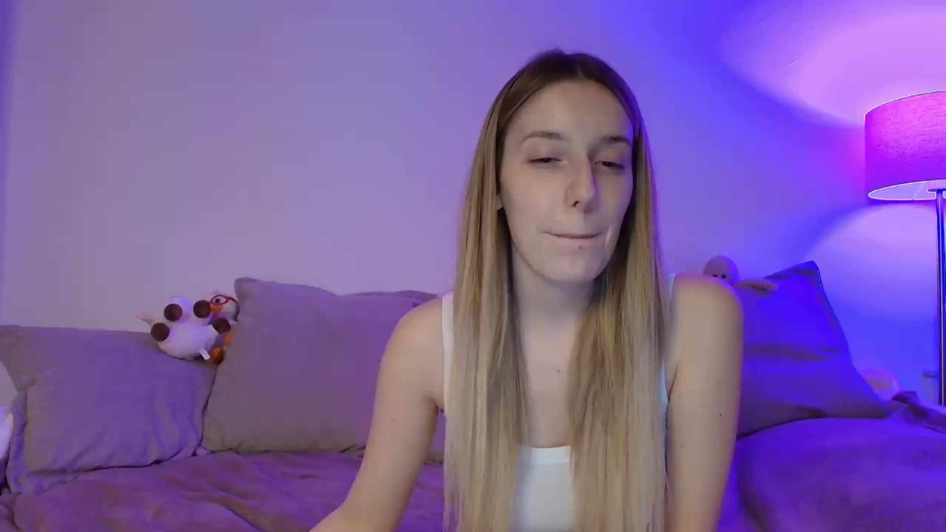 Gallery image thumbnail from Elenaxkiss's myfreecams stream on, 05/20/2026, 20:39 image 14 of 20