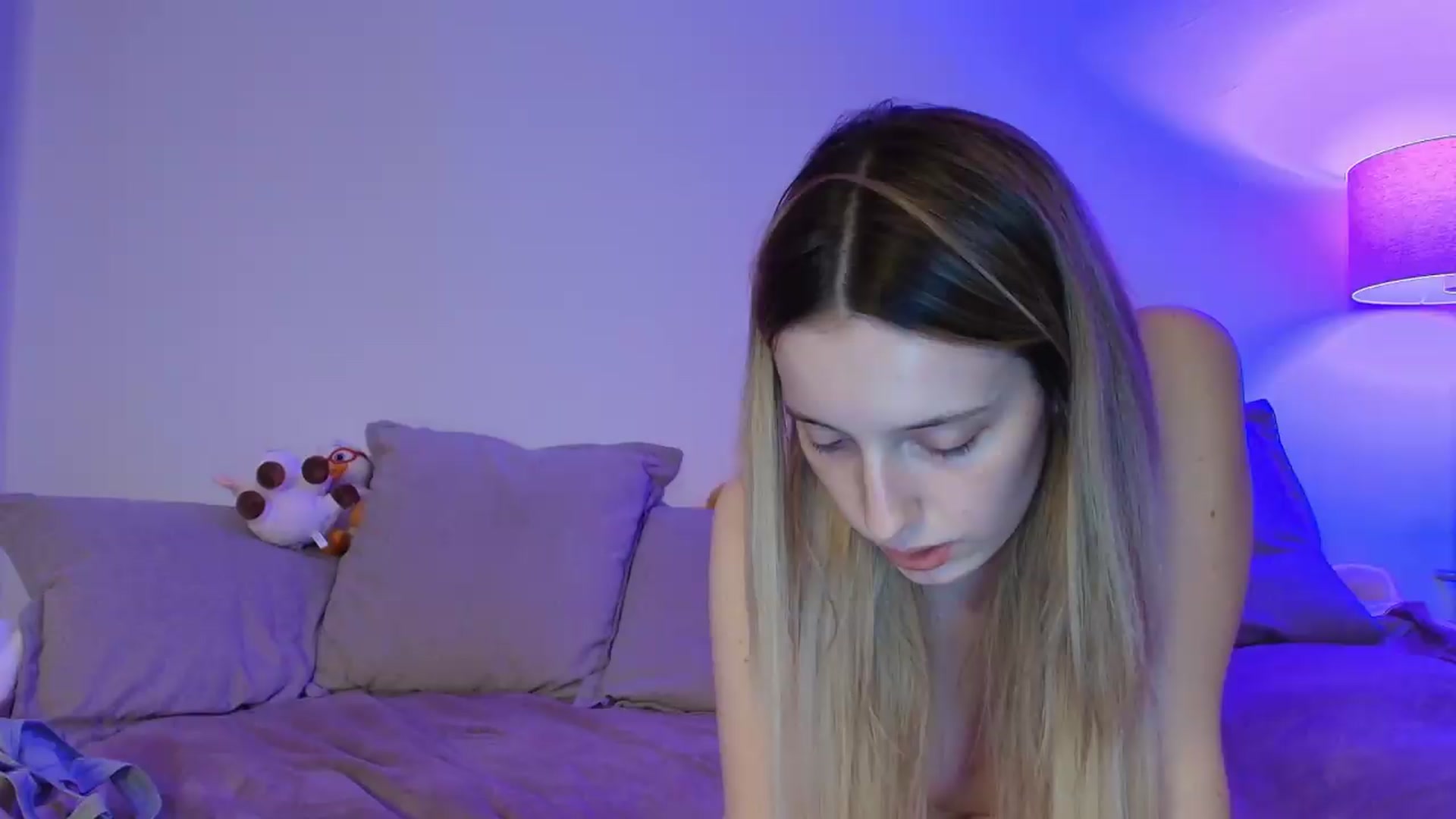 Gallery image thumbnail from Elenaxkiss's myfreecams stream on, 05/20/2026, 20:39 image 9 of 20
