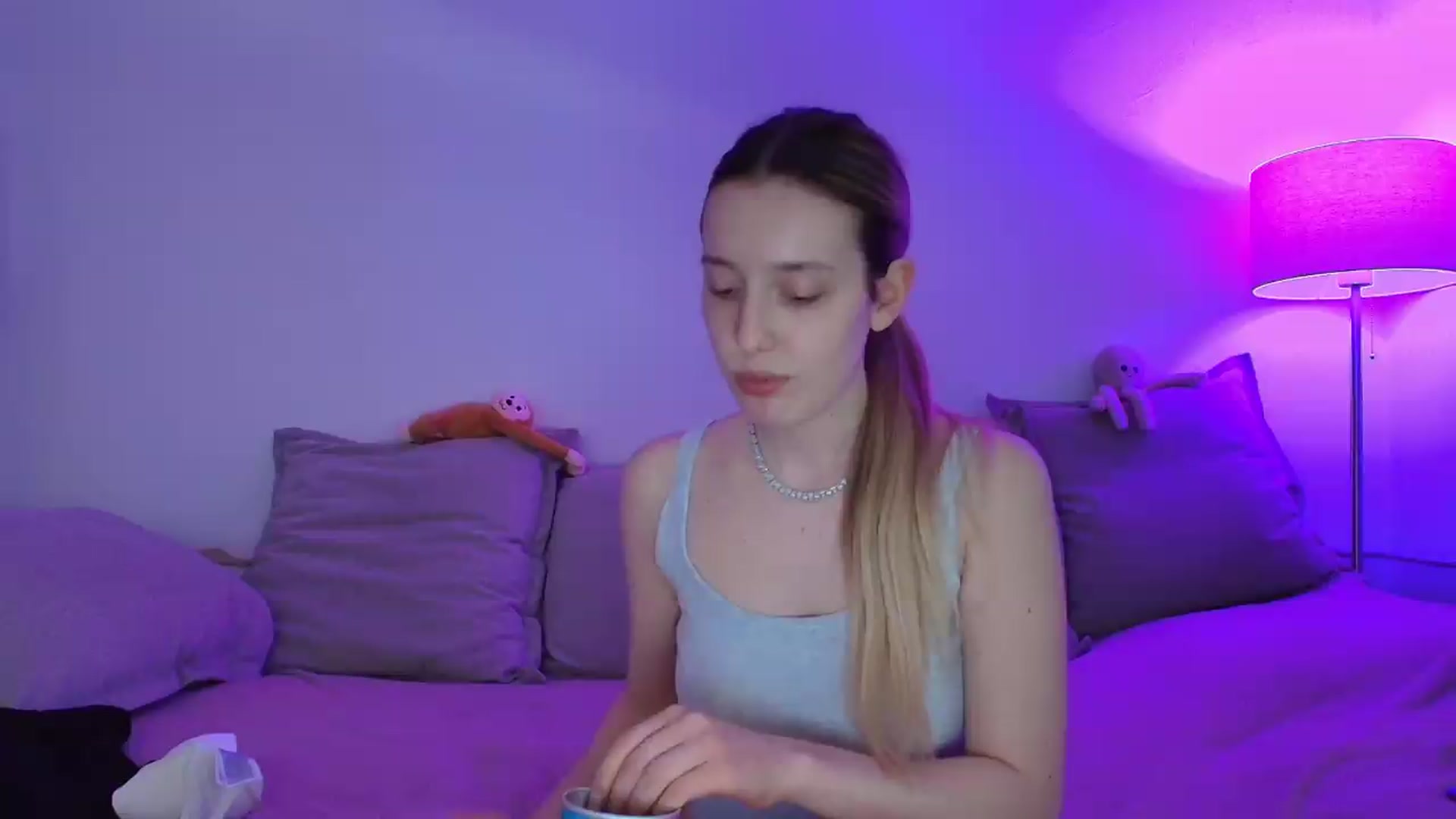 Gallery image thumbnail from Elenaxkiss's myfreecams stream on, 05/21/2026, 10:02 image 17 of 20