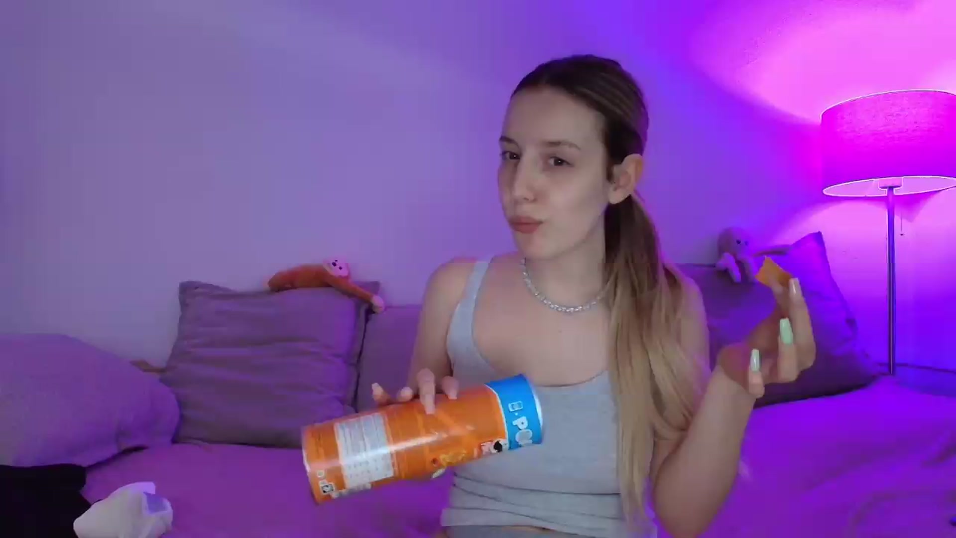 Gallery image thumbnail from Elenaxkiss's myfreecams stream on, 05/21/2026, 10:02 image 18 of 20