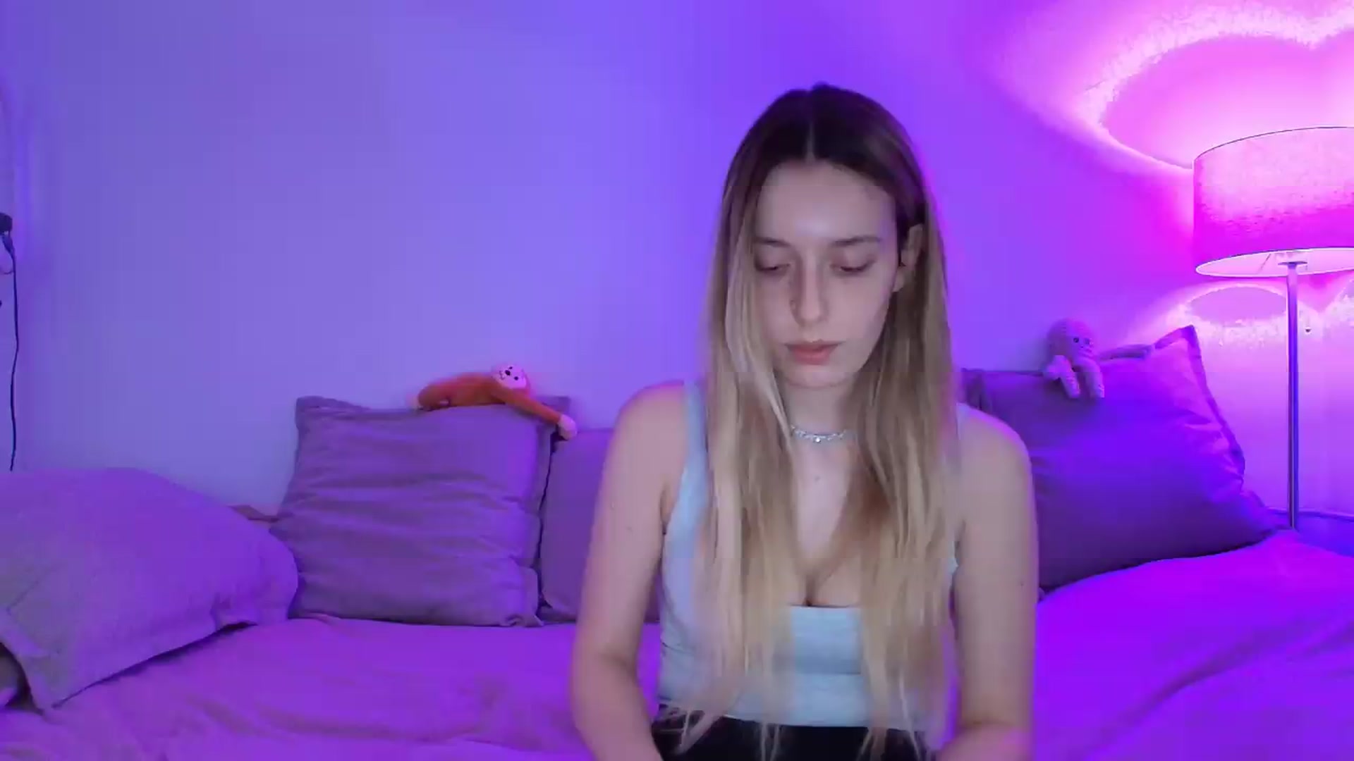Gallery image thumbnail from Elenaxkiss's myfreecams stream on, 05/21/2026, 10:02 image 7 of 20