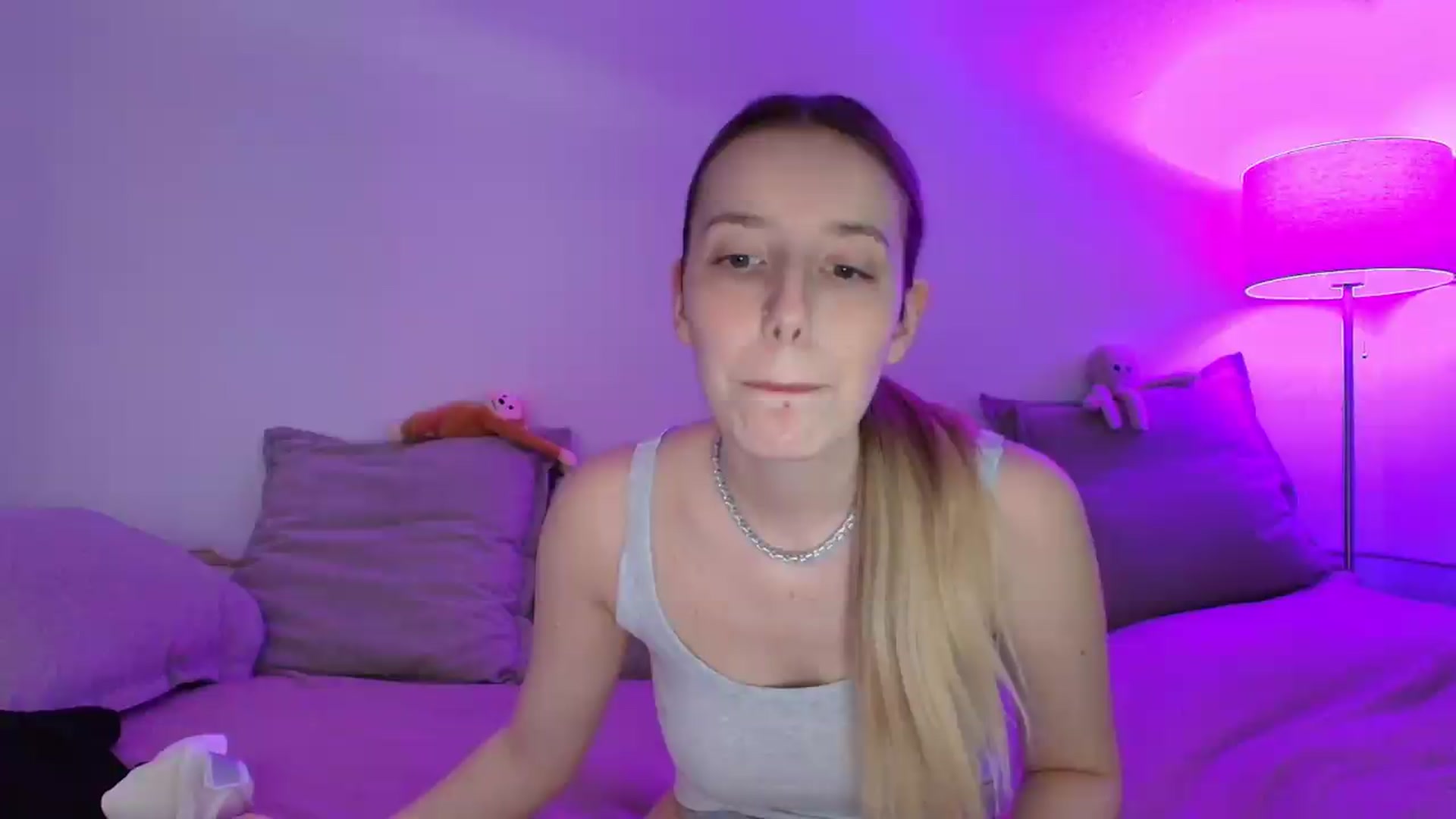 Gallery image thumbnail from Elenaxkiss's myfreecams stream on, 05/21/2026, 10:02 image 16 of 20