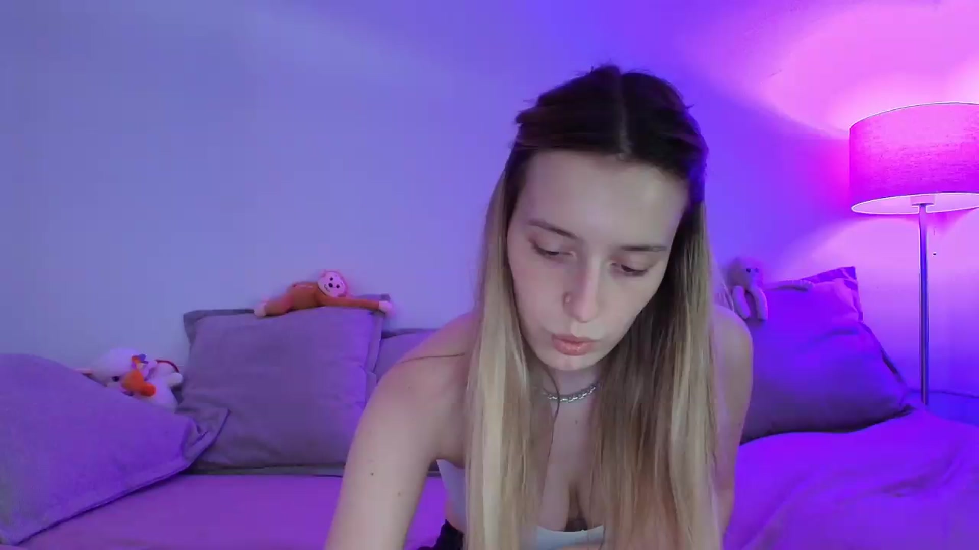 Gallery image thumbnail from Elenaxkiss's myfreecams stream on, 05/22/2026, 09:42 image 7 of 20