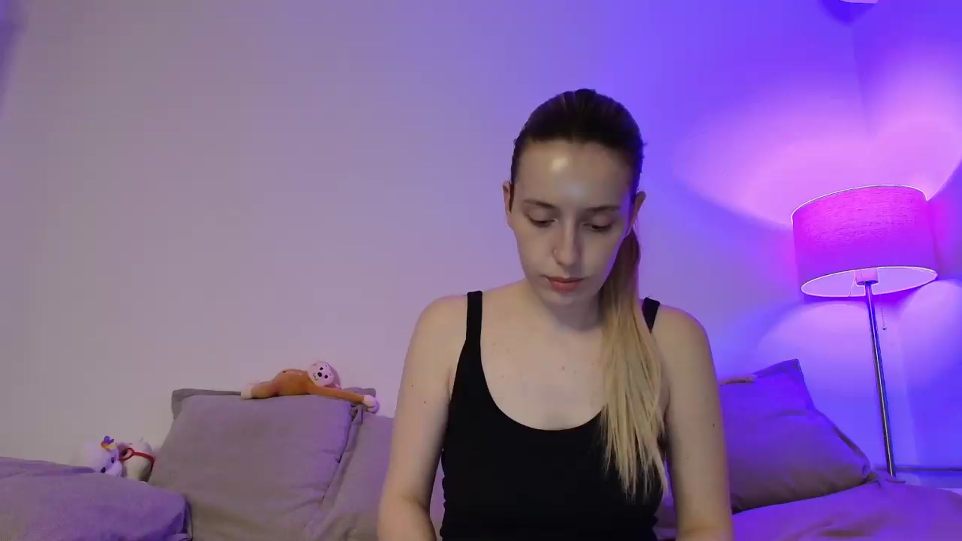 Gallery image thumbnail from Elenaxkiss's myfreecams stream on, 05/22/2026, 21:30 image 2 of 20
