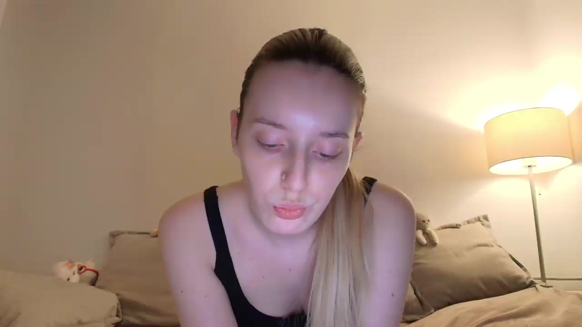 Gallery image thumbnail from Elenaxkiss's myfreecams stream on, 05/22/2026, 21:30 image 18 of 20