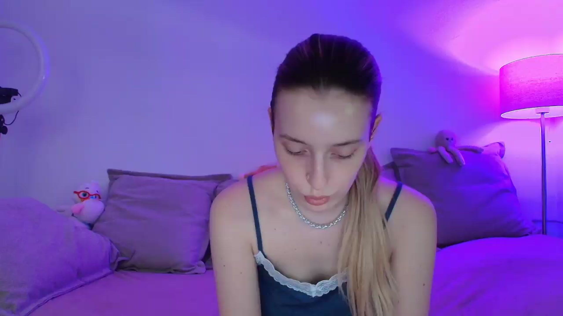 Gallery image thumbnail from Elenaxkiss's myfreecams stream on, 05/23/2026, 09:03 image 16 of 20
