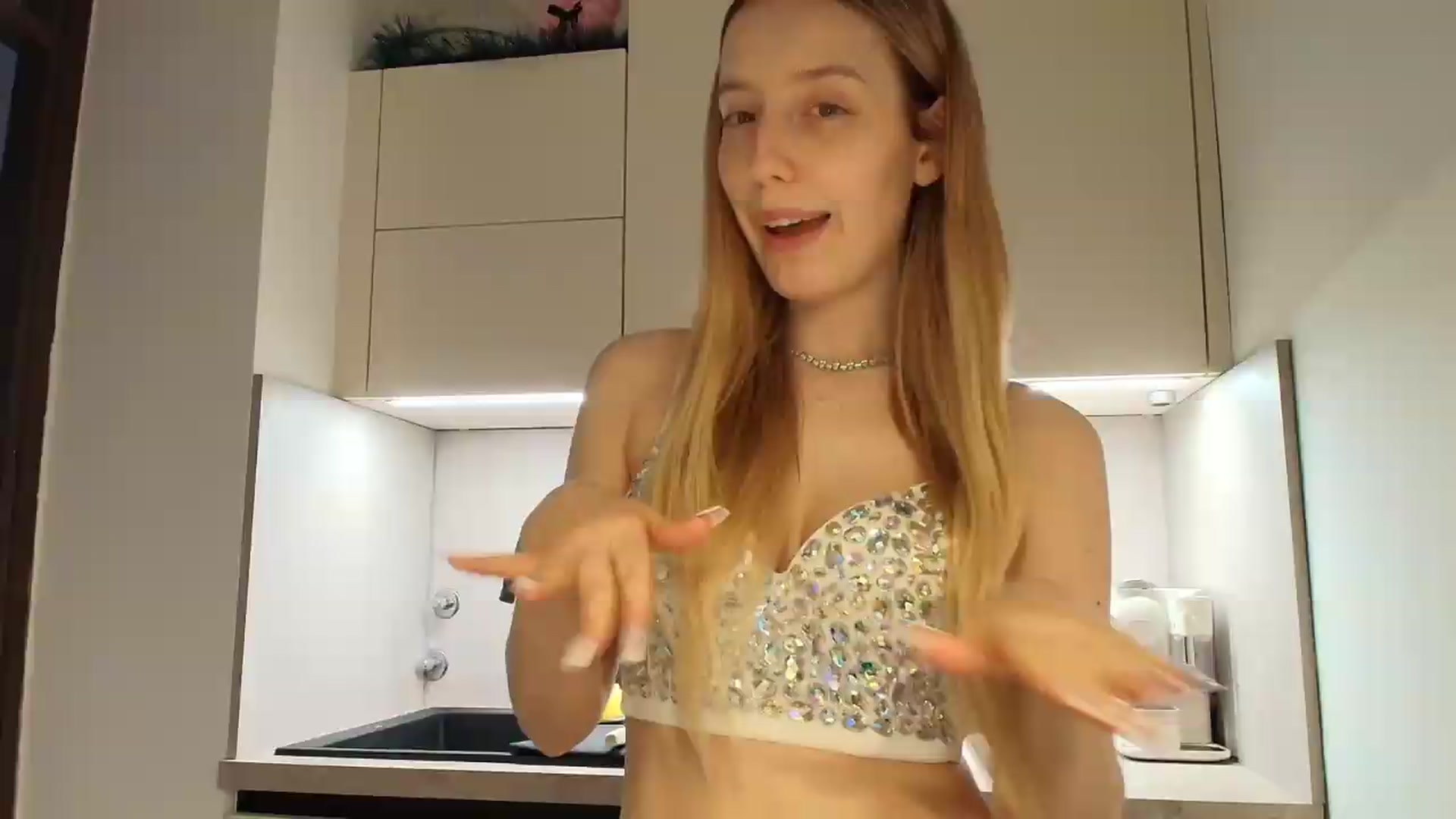 Gallery image thumbnail from Elenaxkiss's myfreecams stream on, 06/03/2026, 10:42 image 13 of 20