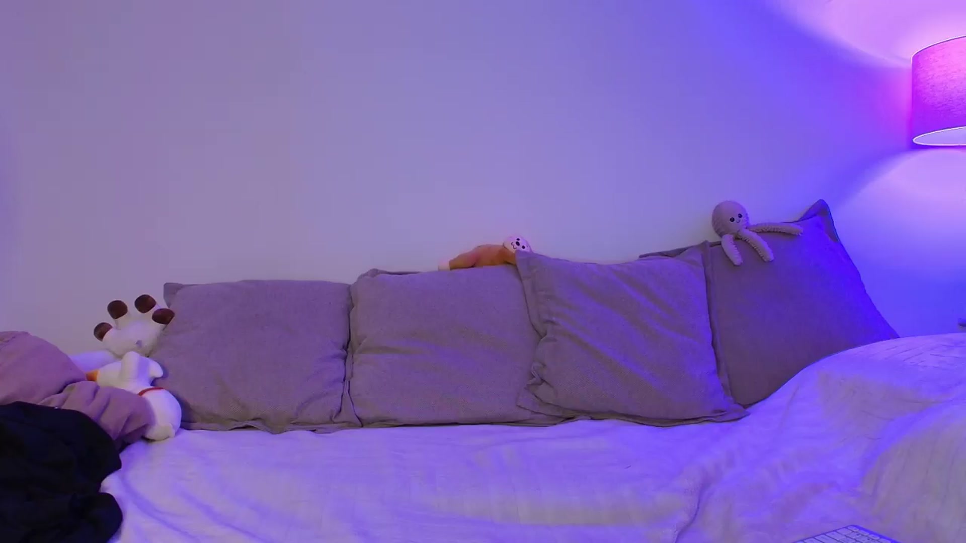 Gallery image thumbnail from Elenaxkiss's myfreecams stream on, 06/04/2026, 21:38 image 6 of 20