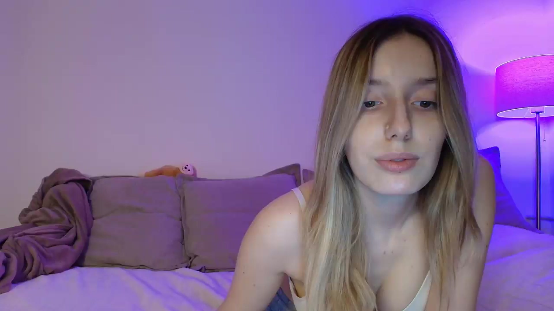Gallery image thumbnail from Elenaxkiss's myfreecams stream on, 06/05/2026, 20:09 image 2 of 20