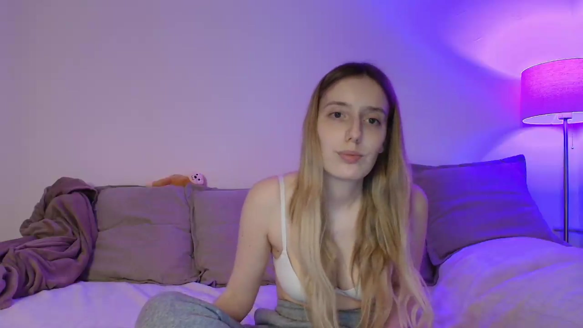 Gallery image thumbnail from Elenaxkiss's myfreecams stream on, 06/05/2026, 20:09 image 18 of 20