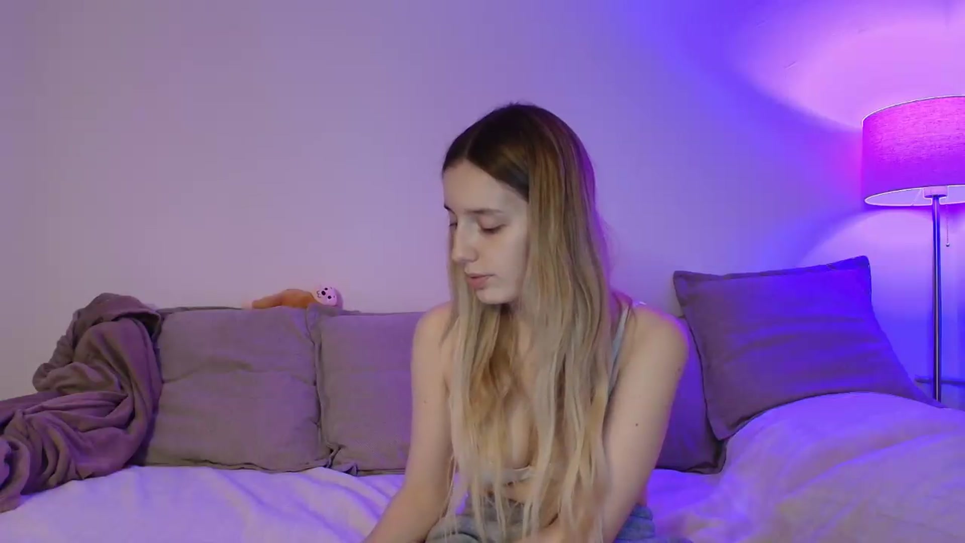 Gallery image thumbnail from Elenaxkiss's myfreecams stream on, 06/05/2026, 20:09 image 17 of 20