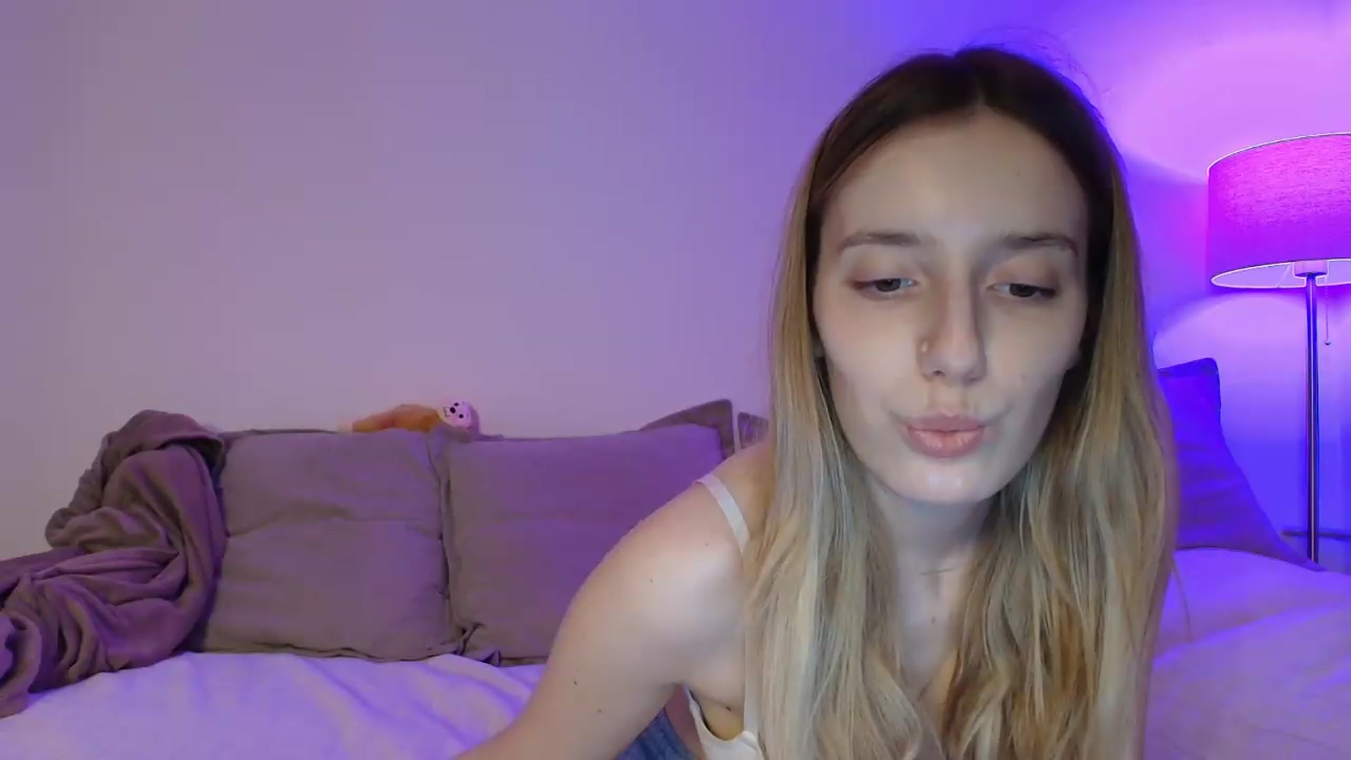 Gallery image thumbnail from Elenaxkiss's myfreecams stream on, 06/05/2026, 20:09 image 11 of 20
