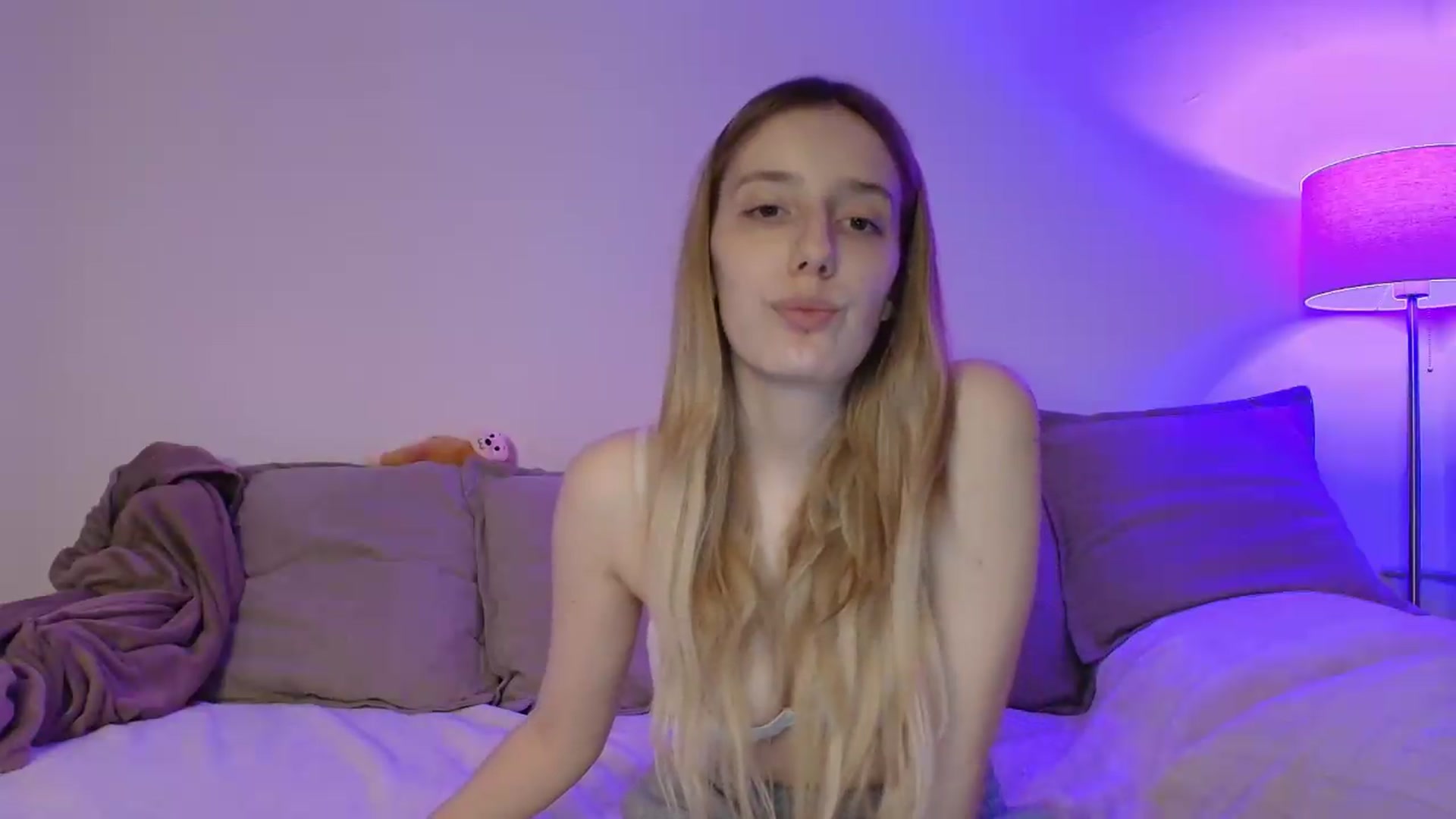 Gallery image thumbnail from Elenaxkiss's myfreecams stream on, 06/05/2026, 20:09 image 15 of 20